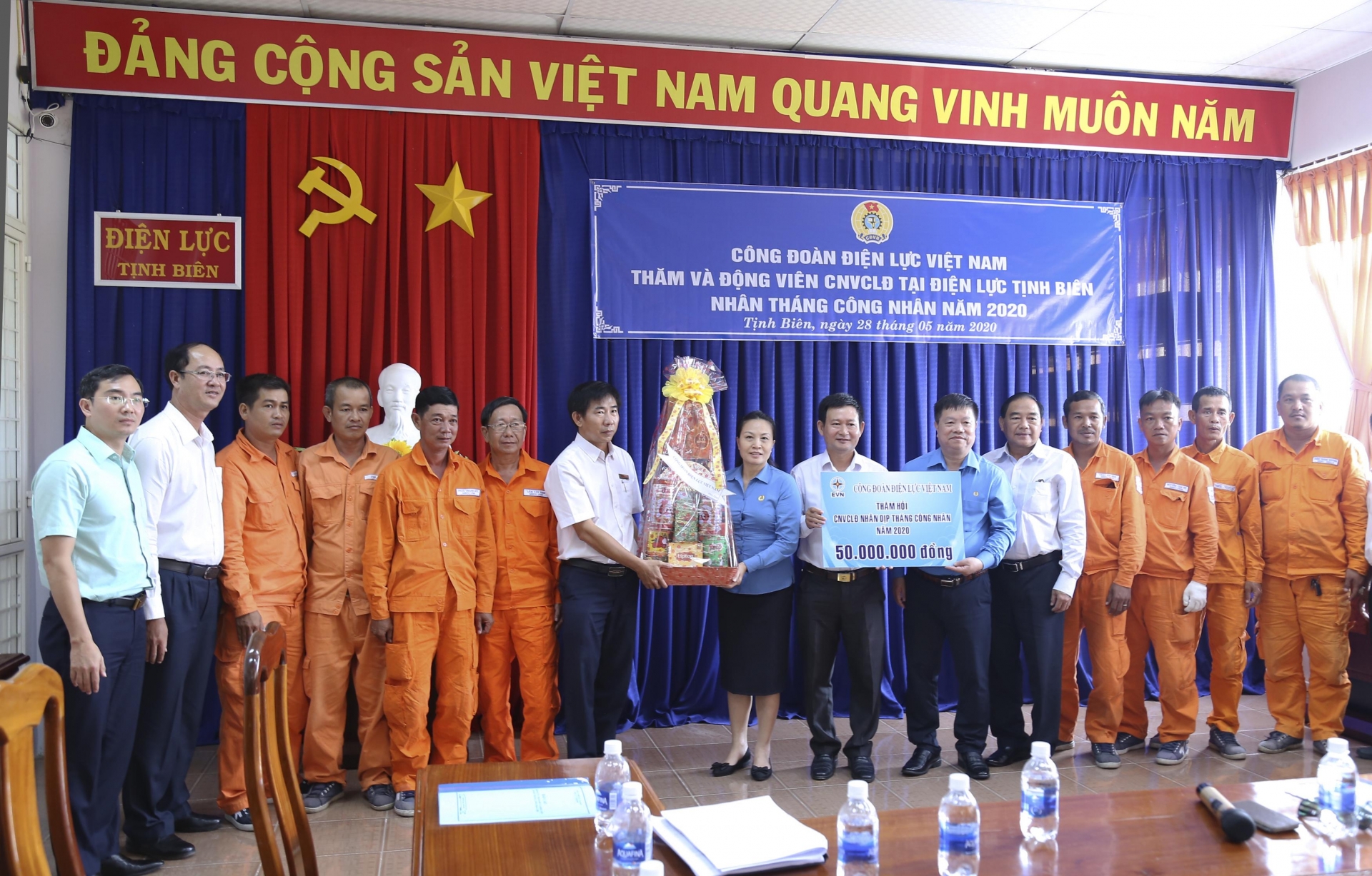 Tập trung hỗ trợ đoàn viên, công đoàn cơ sở ở vùng khó khăn tap trung ho tro doan vien cong doan co so o vung kho khan