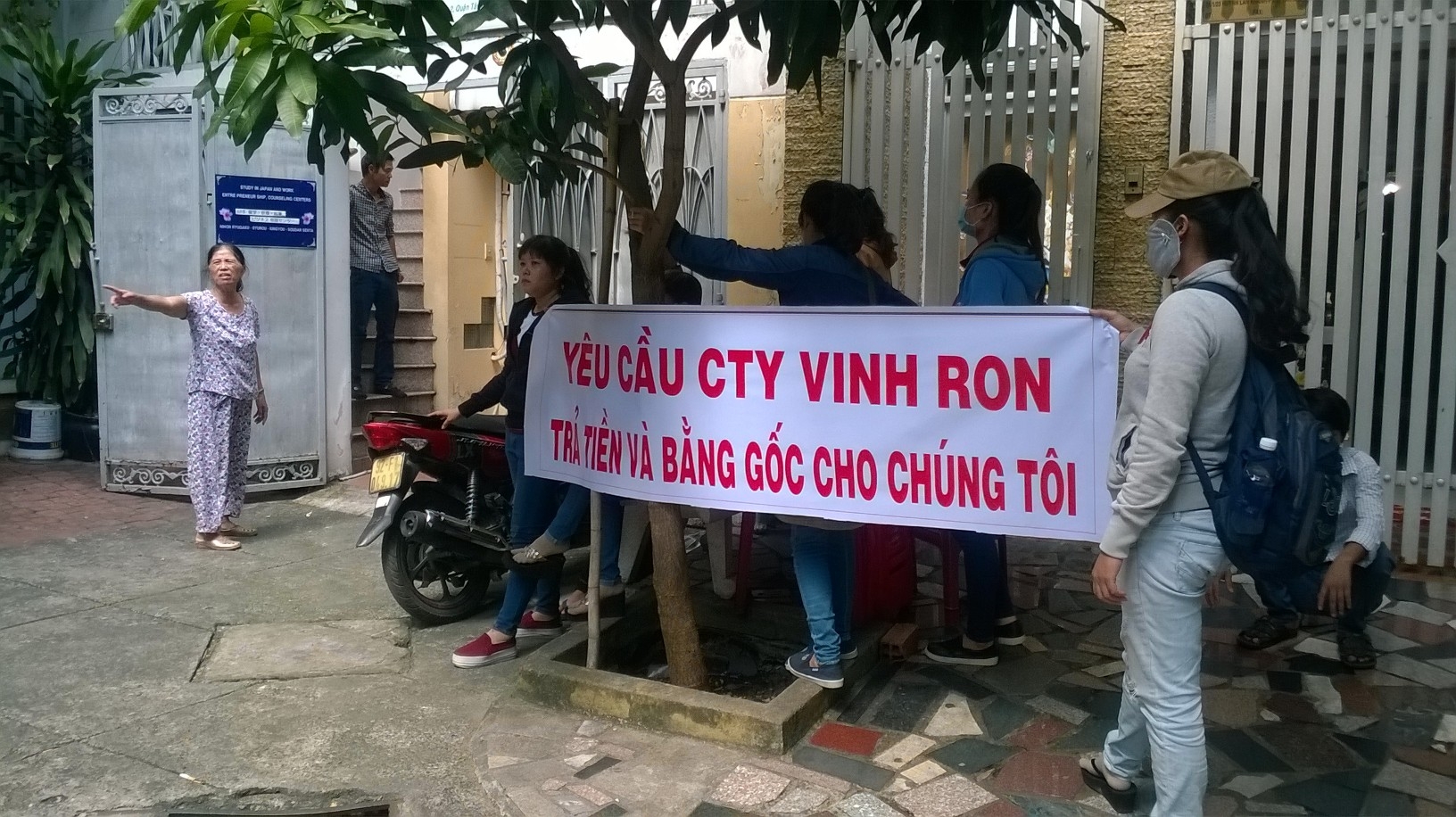 Trả phí cao để đi làm việc ở nước ngoài dễ trở thành nạn nhân của nạn buôn bán người tra phi cao de di lam viec o nuoc ngoai de tro thanh nan nhan cua nan buon ban nguoi