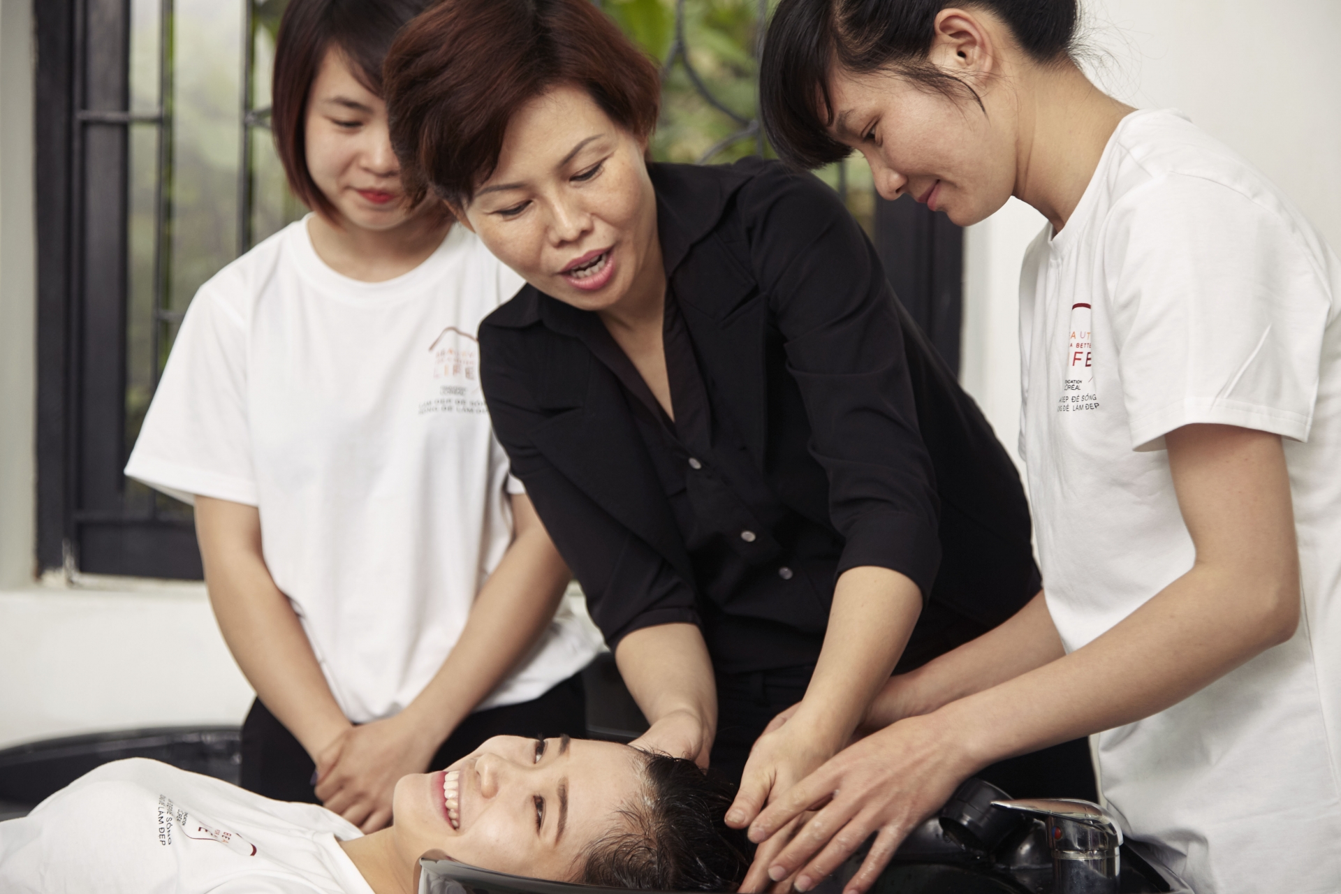 Đề nghị hỗ trợ 1 triệu đồng/tháng cho thợ hồ, lơ xe, tiếp viên,... ở TP.HCM vì Covid-19 de nghi ho tro 1 trieu dongthang cho tho ho lo xe tiep vien o tphcm vi covid 19