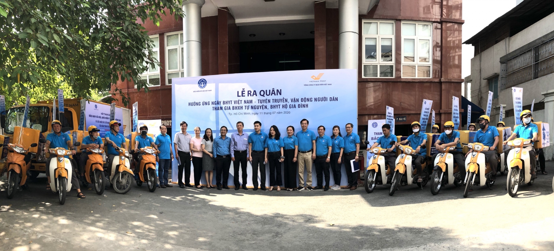 minh tre di lam cong ty co bhyt lo suc khoe khong le ba me gia ca lai khong