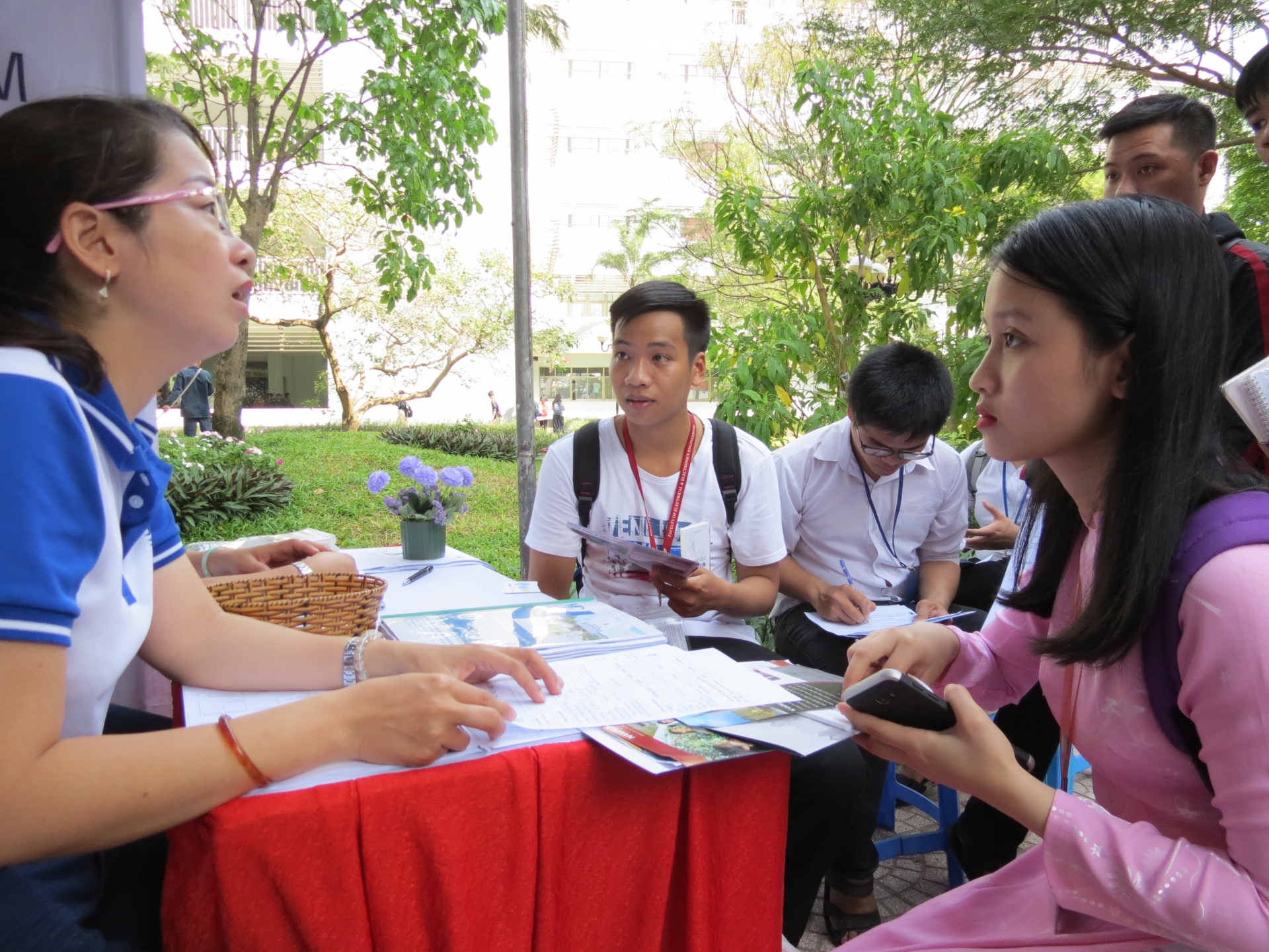 Công nhân thất nghiệp dài vì tìm việc làm theo kiểu “đẽo cày giữa đường” cong nhan that nghiep dai vi tim viec lam theo kieu deo cay giua duong