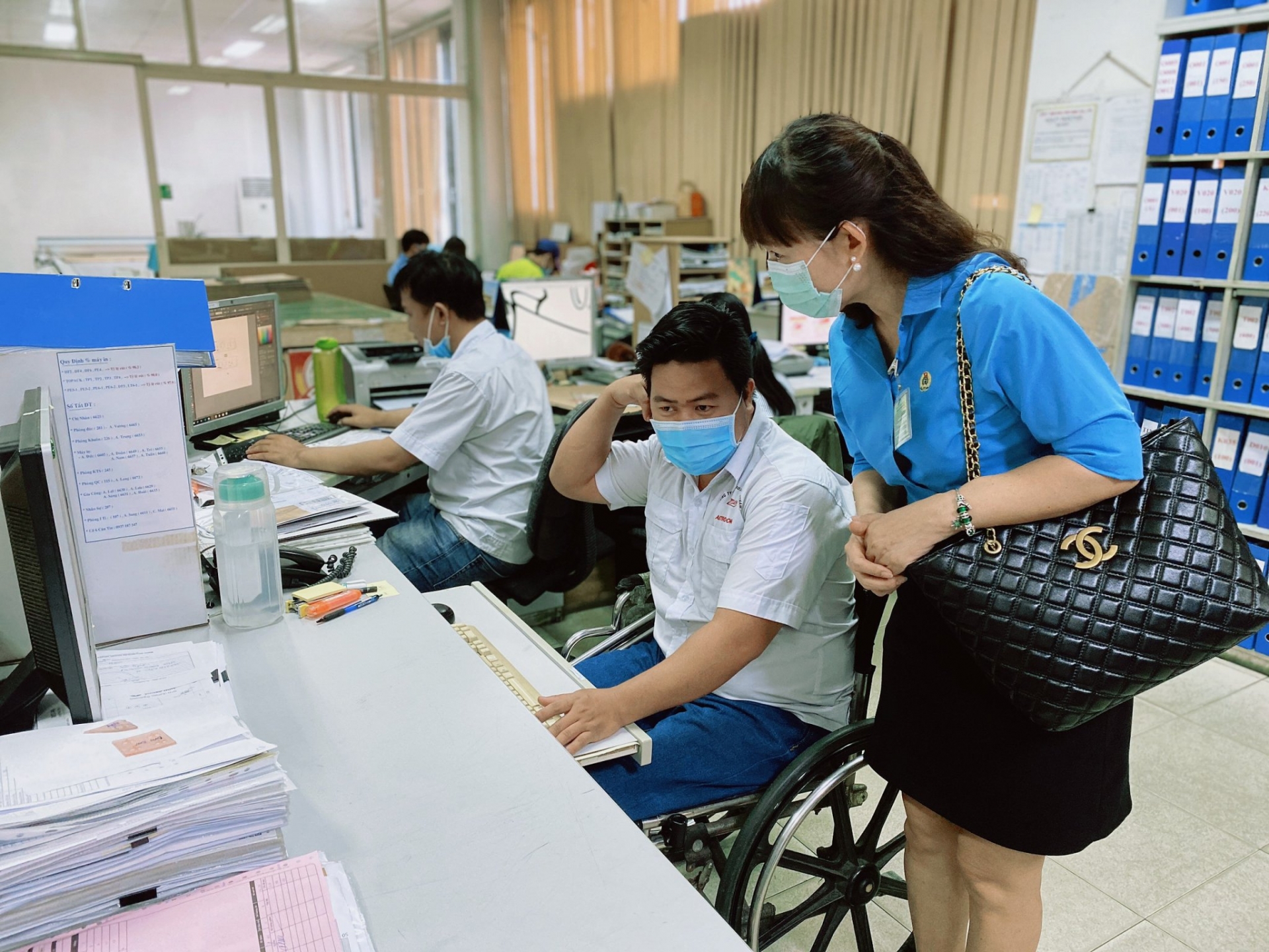 “Đứng dậy” sau vụ tai nạn lao động mất cả hai chân!