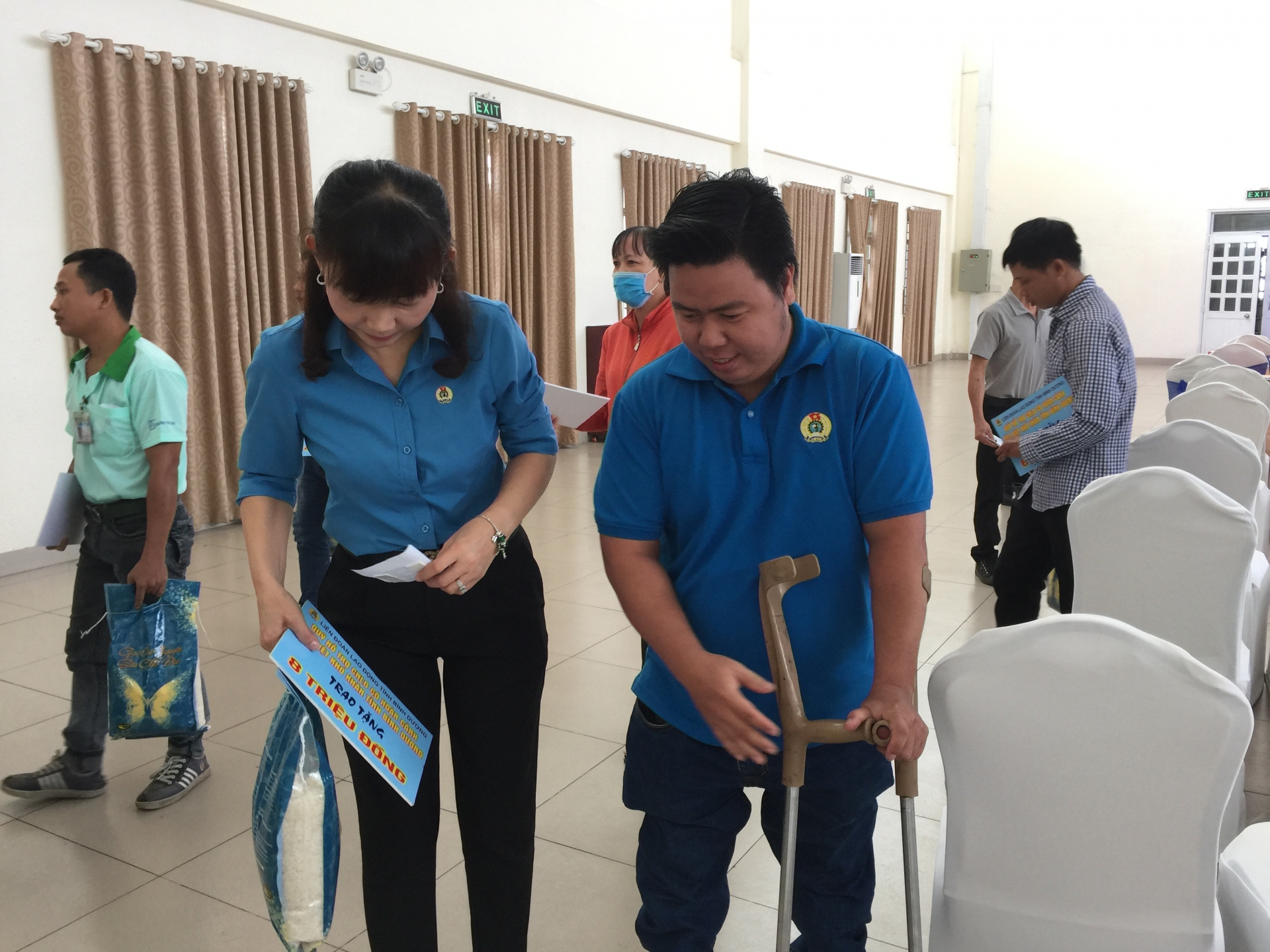 “Đứng dậy” sau vụ tai nạn lao động mất cả hai chân! dung day sau vu tai nan lao dong mat ca hai chan