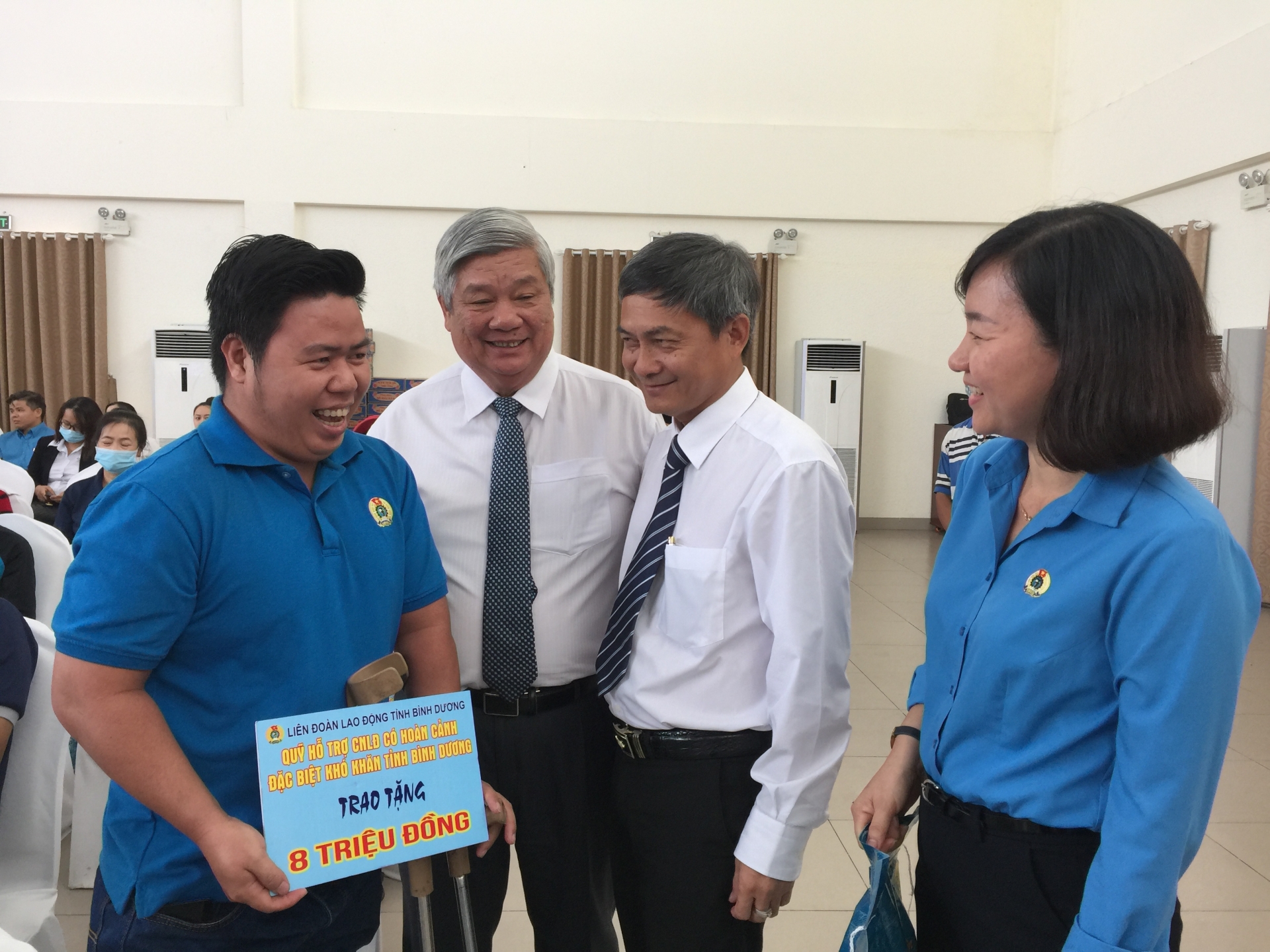 “Đứng dậy” sau vụ tai nạn lao động mất cả hai chân! dung day sau vu tai nan lao dong mat ca hai chan