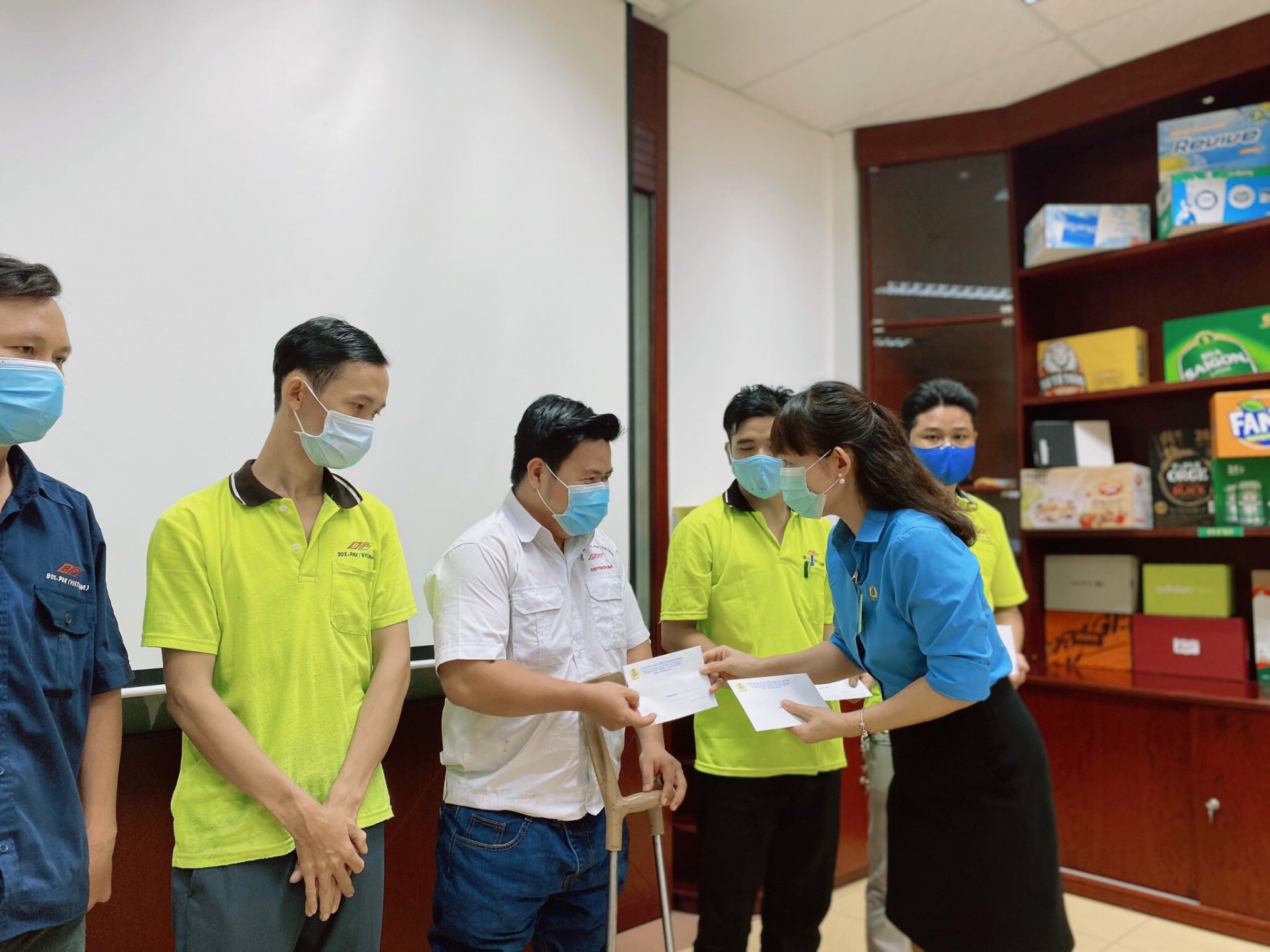 “Đứng dậy” sau vụ tai nạn lao động mất cả hai chân! dung day sau vu tai nan lao dong mat ca hai chan