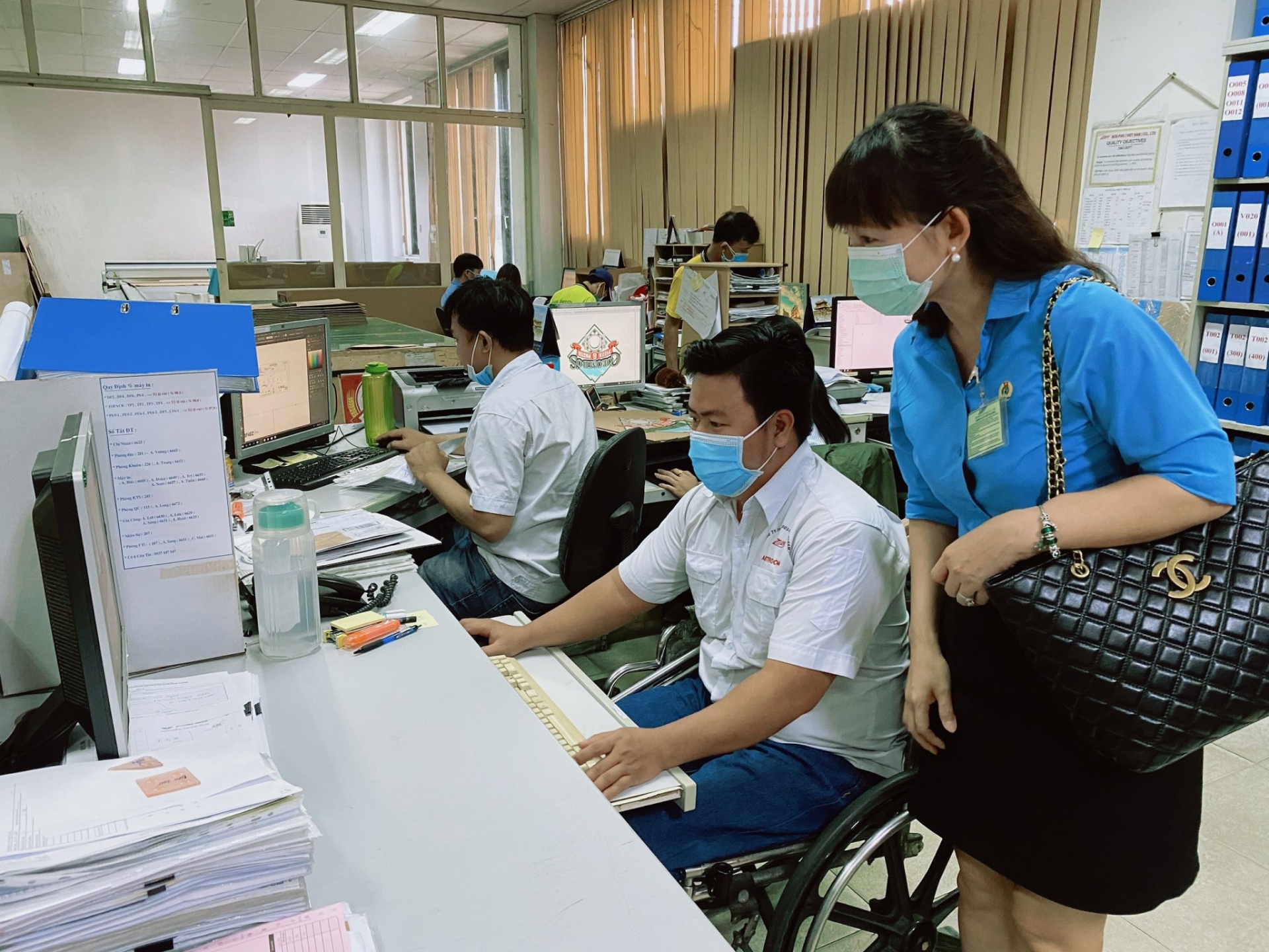 “Đứng dậy” sau vụ tai nạn lao động mất cả hai chân! dung day sau vu tai nan lao dong mat ca hai chan