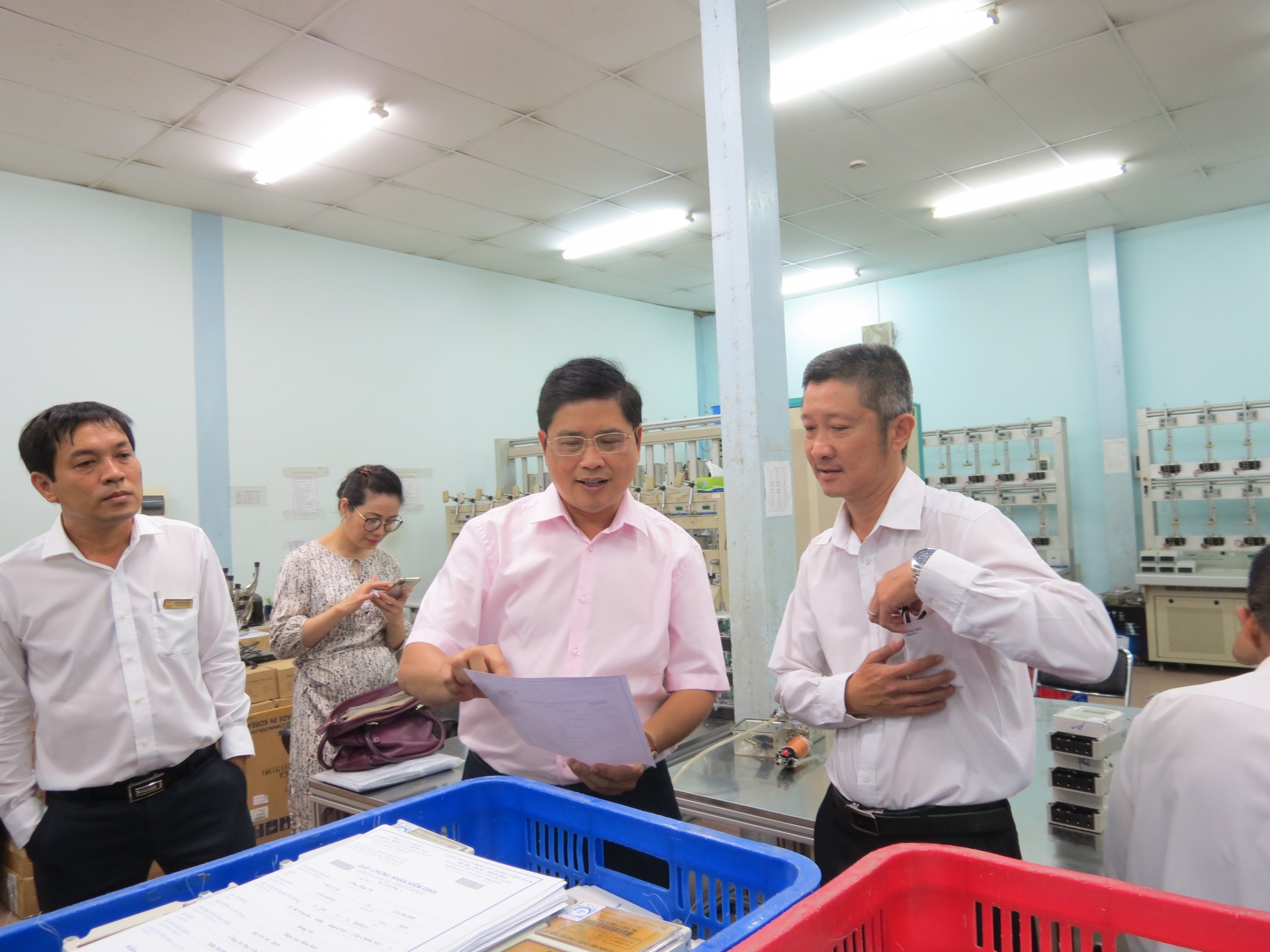 Kỳ 1: Mọi nghi ngờ đổ dồn về công tơ khi tiền điện tăng ky 1 moi nghi ngo do don ve cong to khi tien dien tang