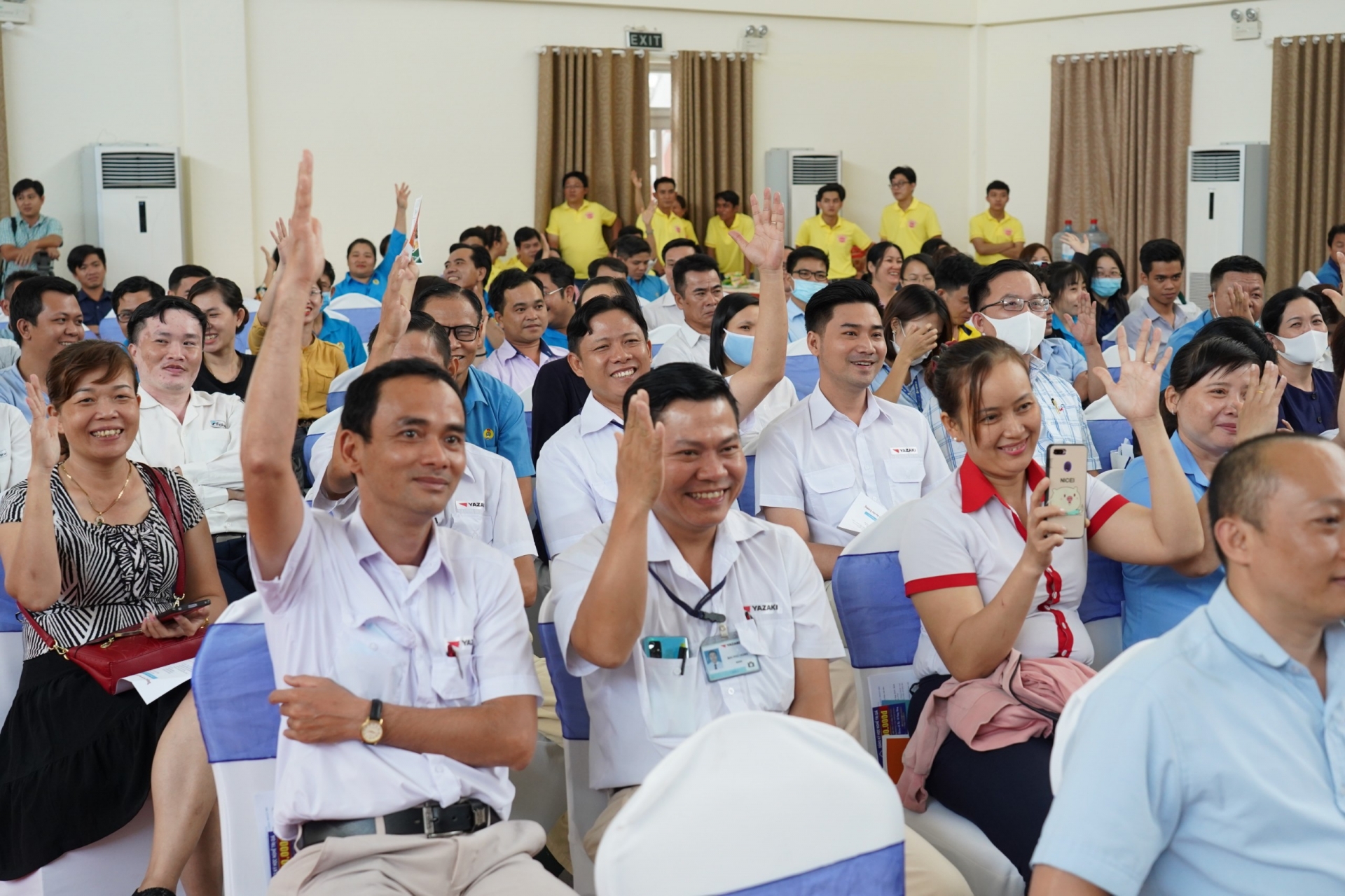 cong nhan minh oi dung vung tay qua tran roi khi tung quan lai di vay tin dung den