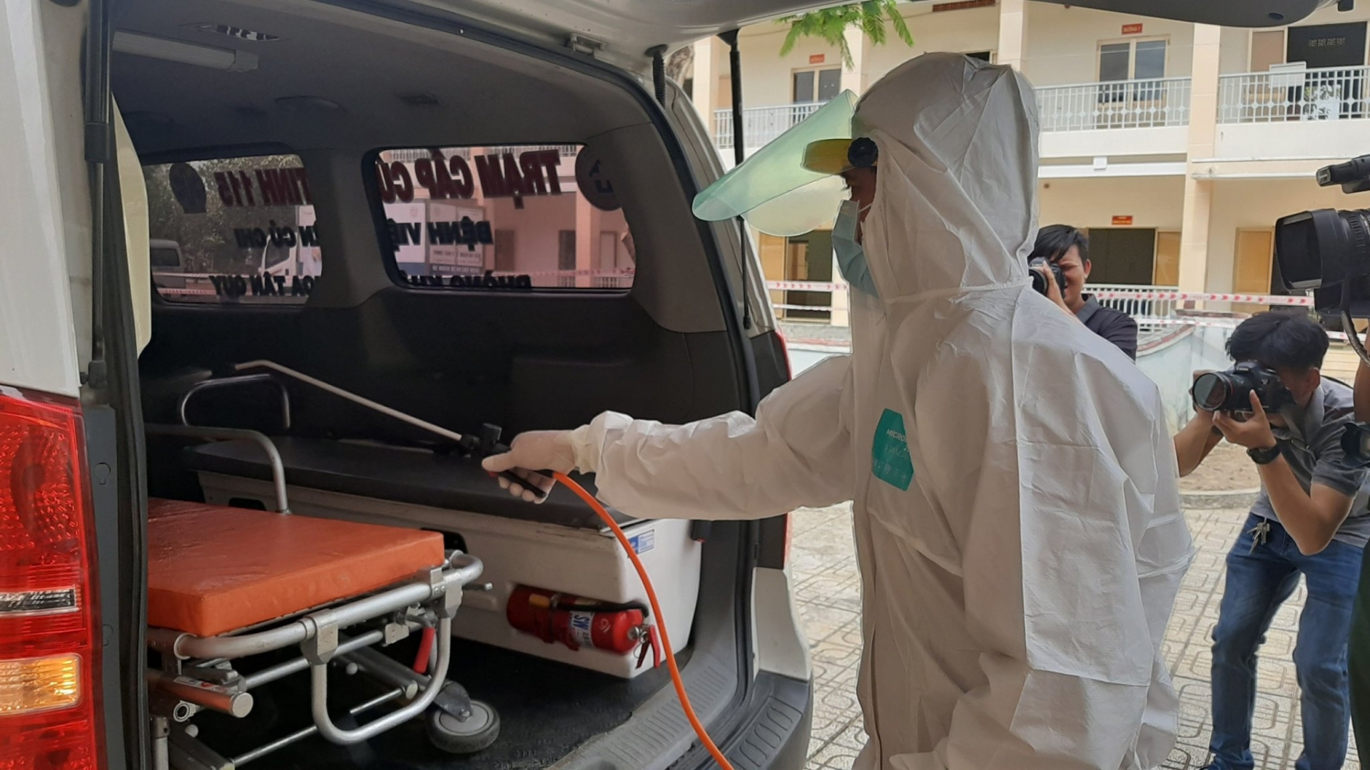 Diễn tập các thao tác khi xử lý các ca bệnh Covid-19 tại bệnh viện Dã chiến Củ Chi, TPHCM - Ảnh: Nguyễn Nga 2626 z2004644839762 52b0d3bb75e19a17c18c49aa5c455be2