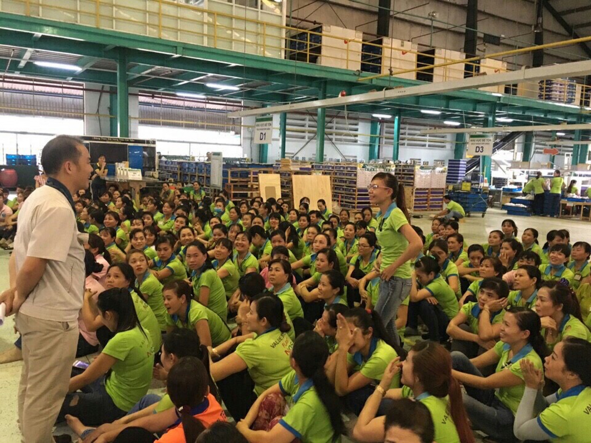 Hàng tuần, Công đoàn Taekwang Vina sẽ đối thoại trực tiếp với công nhân để giải đáp các thắc mắc 2332 z2008191108169 8e179e8271f216d7949017ef7b1ffdeb