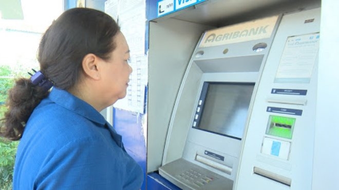 Người nhận lương hưu, trợ cấp BHXH hàng tháng qua tài khoản ATM tăng lên 0342 tra luong huu tro cap bhxh qua atm 0106132921