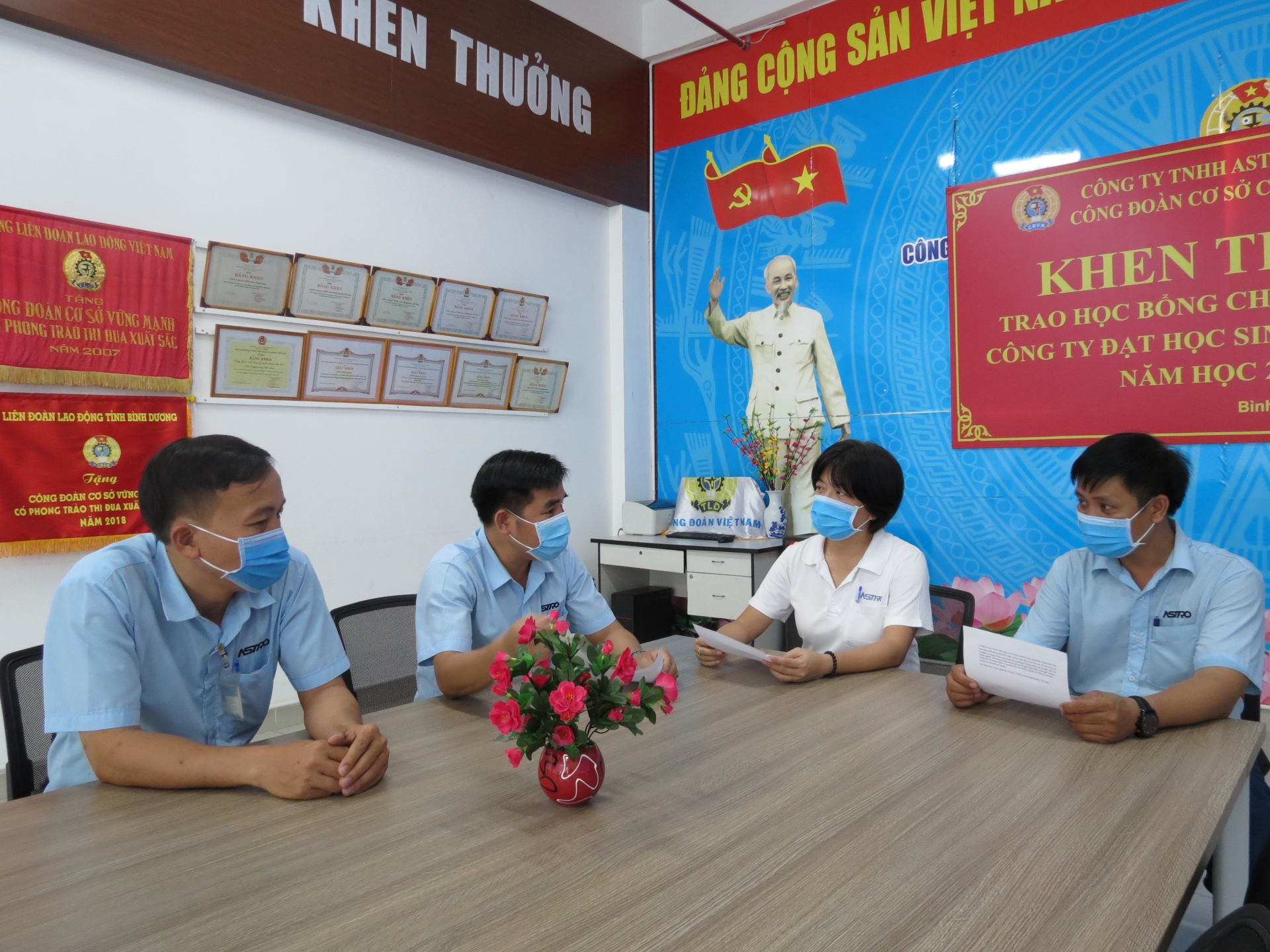 Tổ chức Đảng góp phần làm hài hòa lợi ích của chủ doanh nghiệp và người lao động Tổ chức Đảng góp phần làm hài hòa lợi ích của chủ doanh nghiệp và người lao động