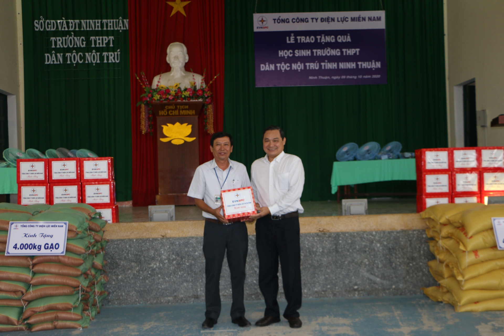 Lãnh đạo EVNSPC kiểm tra công tác chuẩn bị ứng phó mưa bão tại Ninh Thuận Lãnh đạo EVNSPC kiểm tra công tác chuẩn bị ứng phó mưa bão tại Ninh Thuận