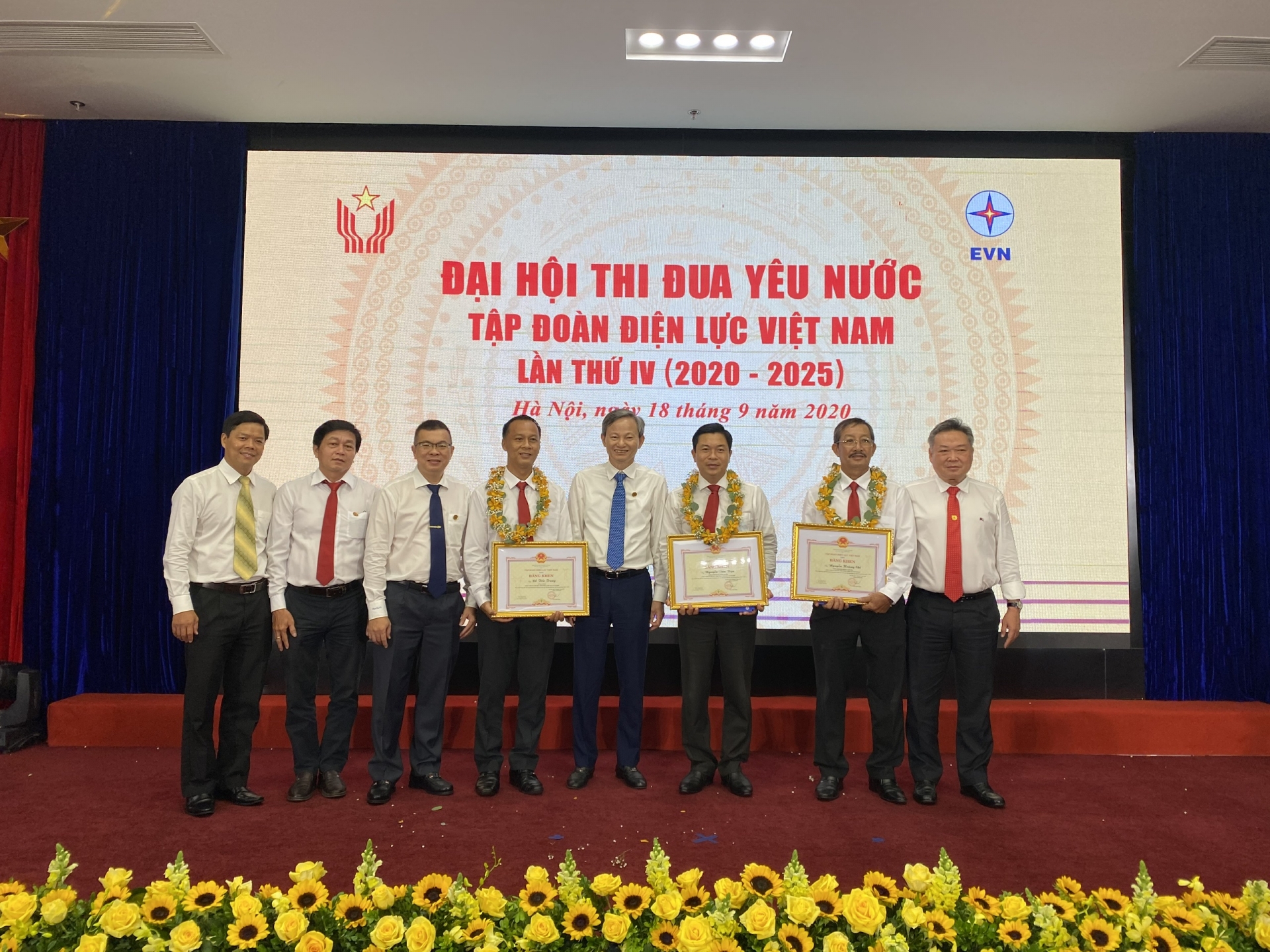 Những người thợ không ngại khó Những người thợ không ngại khó