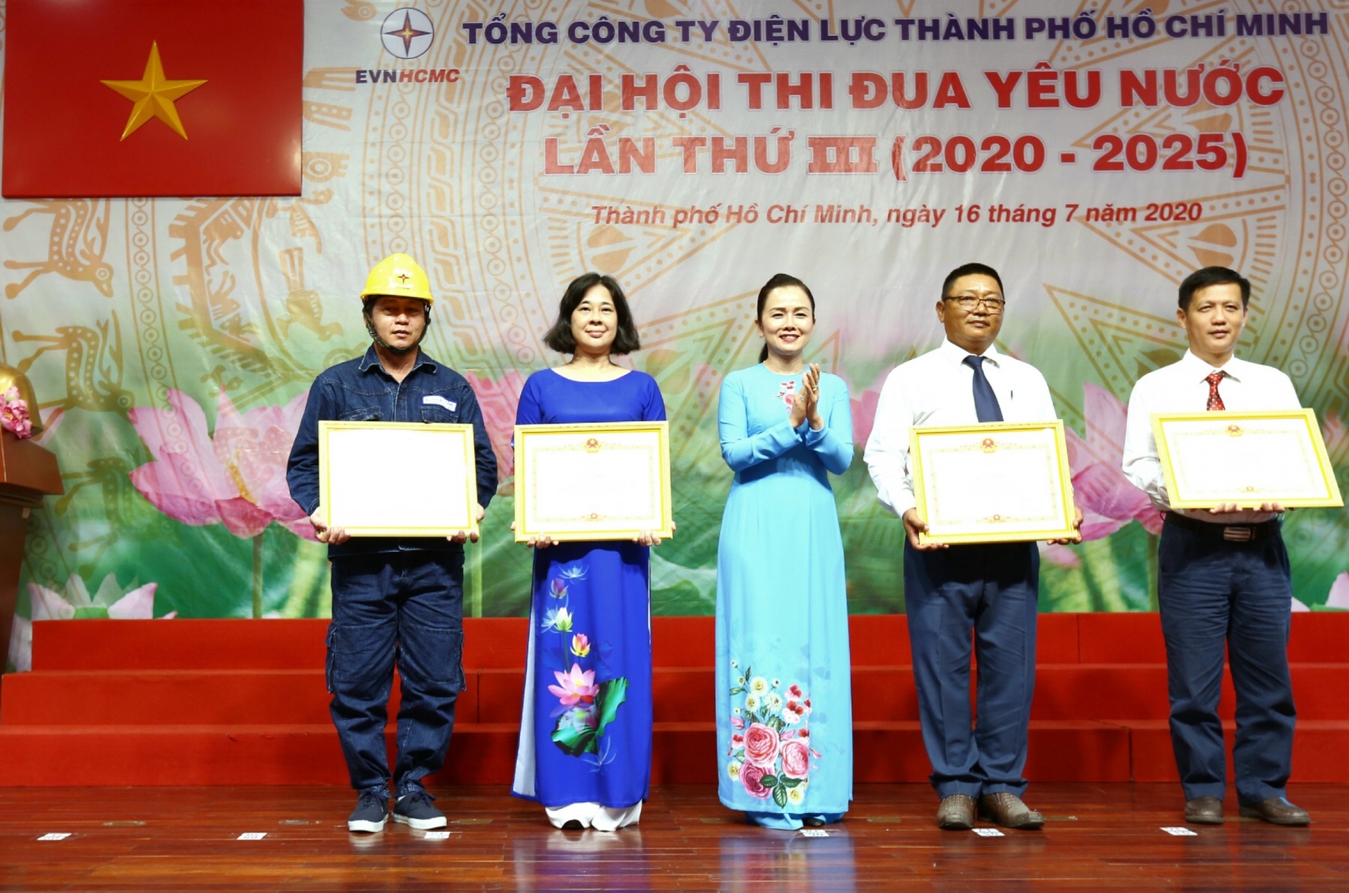 Những người thợ không ngại khó Những người thợ không ngại khó