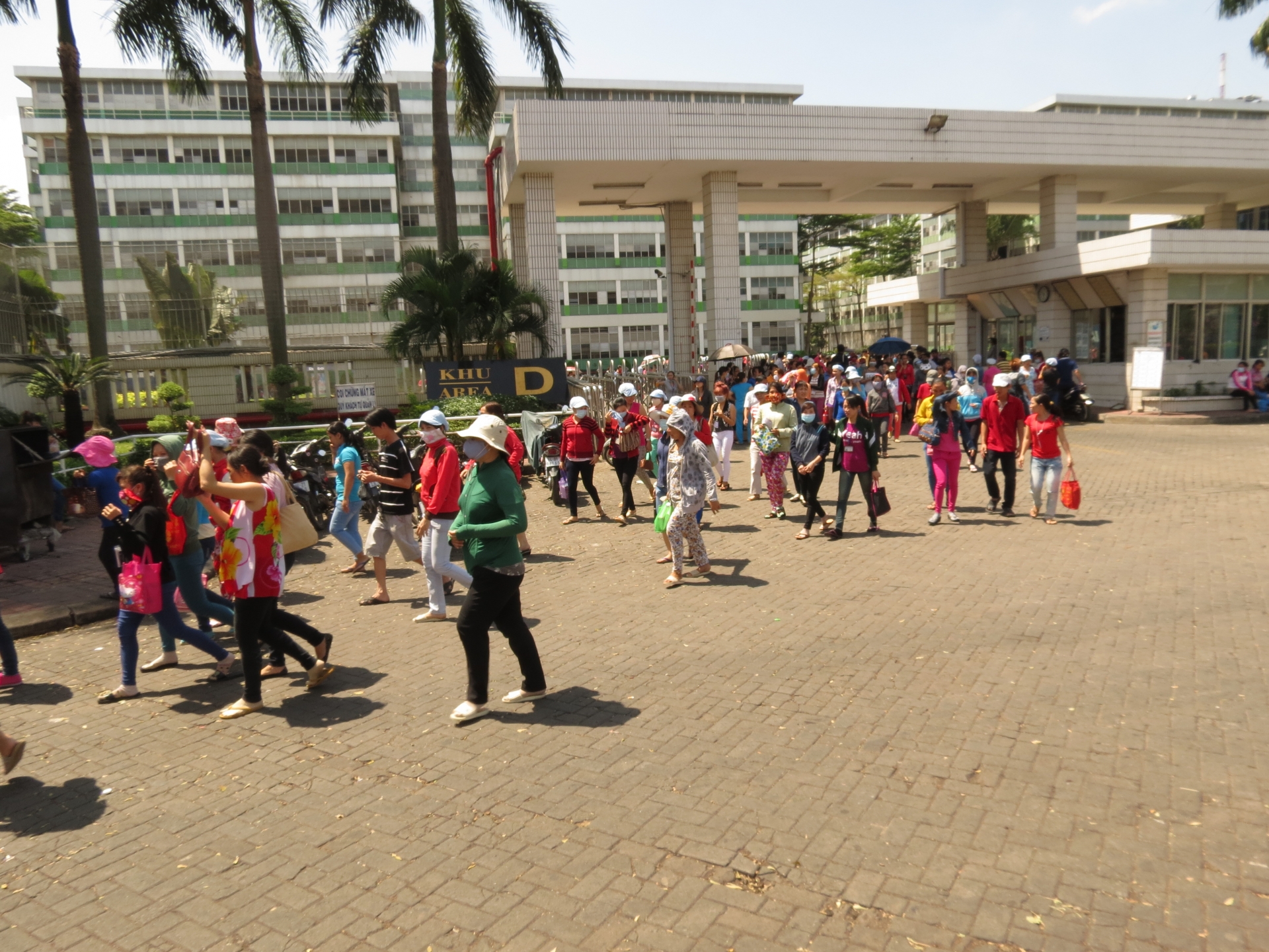 Hàng làm không kịp, PouYuen Việt Nam tuyển 2.000 công nhân chính thức Hàng làm không kịp, PouYuen Việt Nam tuyển 2.000 công nhân chính thức