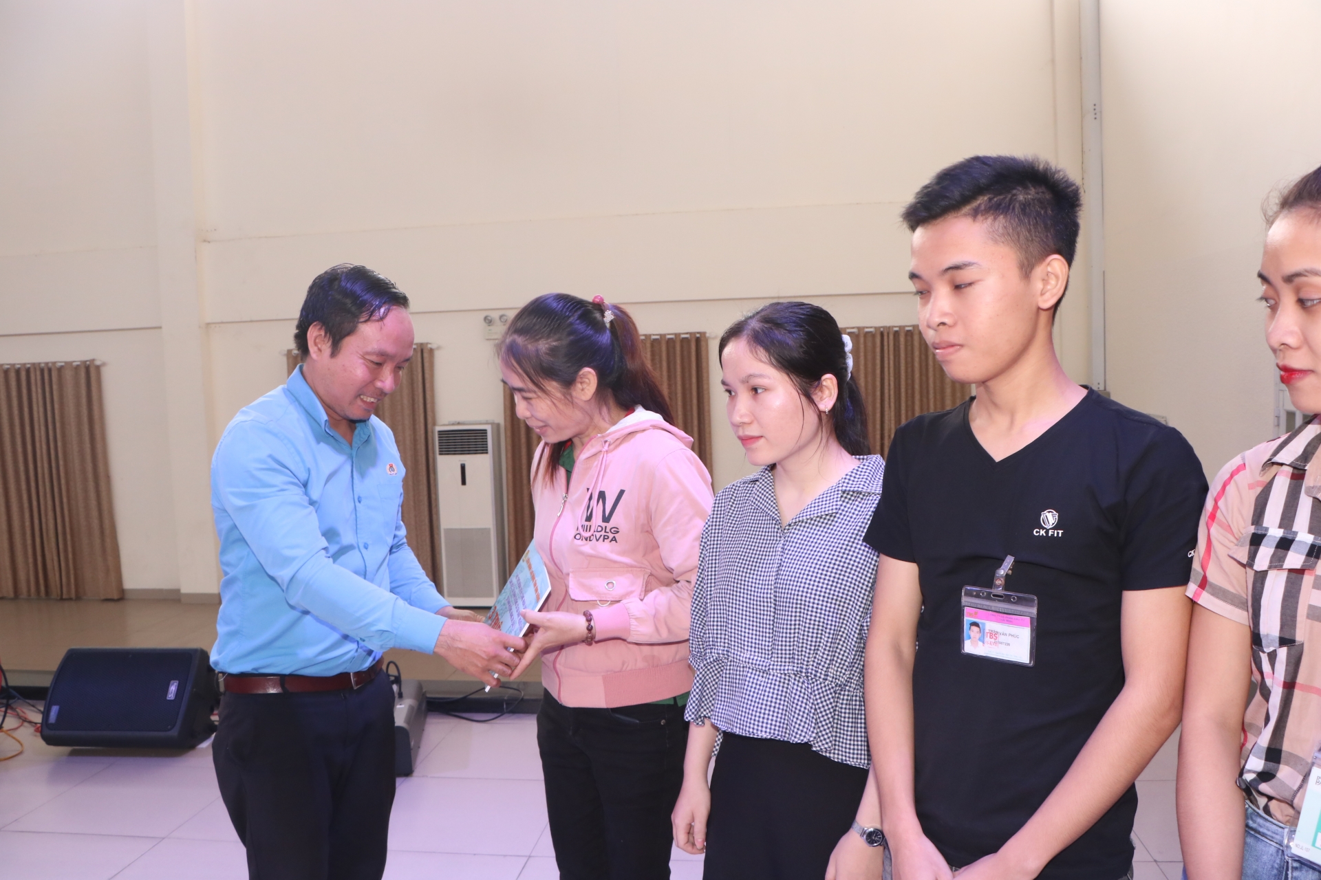 “Em sẽ gửi tiền về cho ba mẹ và nói rằng đây là quà của Công đoàn Bình Dương”