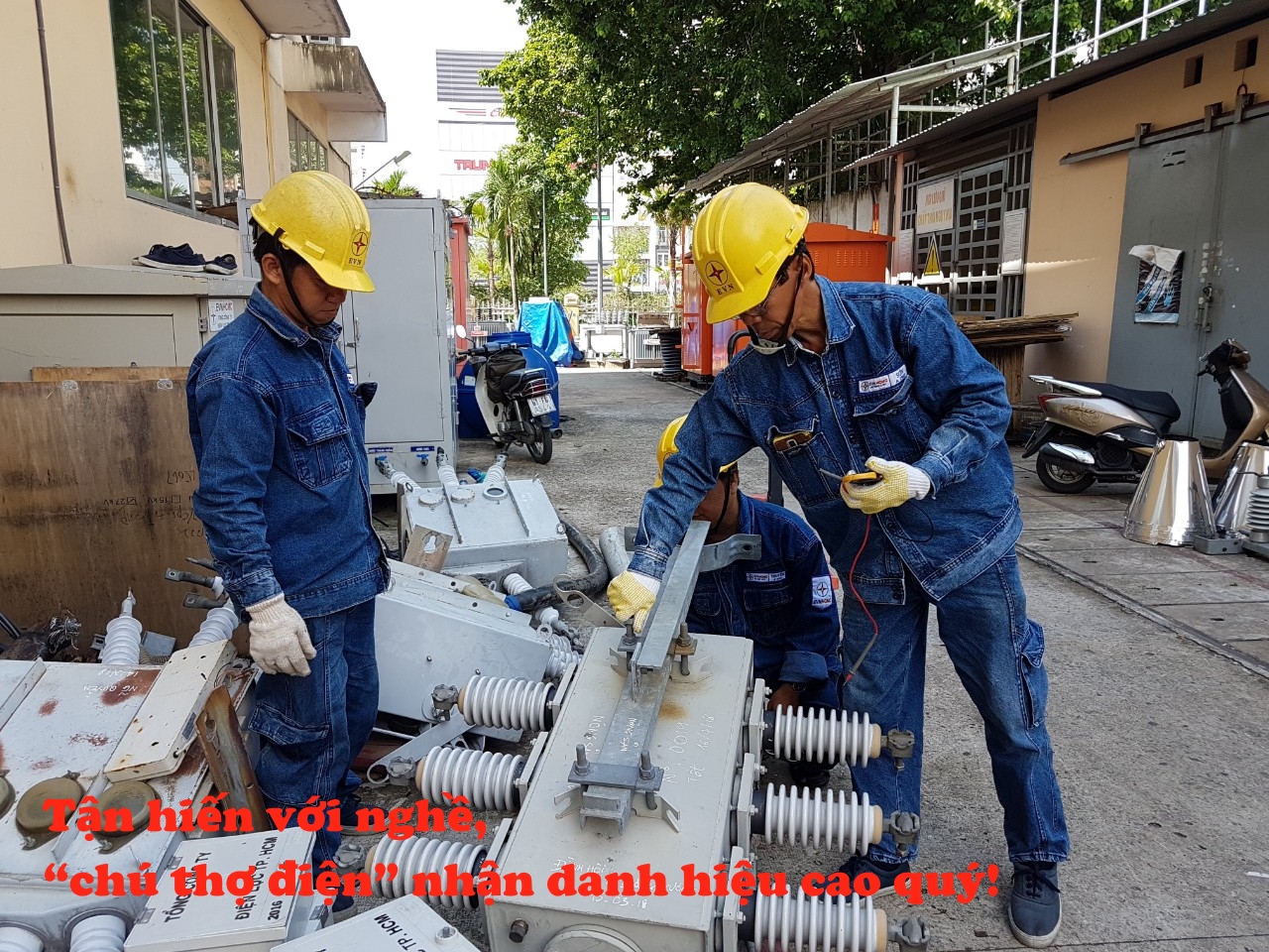 Tận hiến với nghề, “chú thợ điện” nhận danh hiệu cao quý!