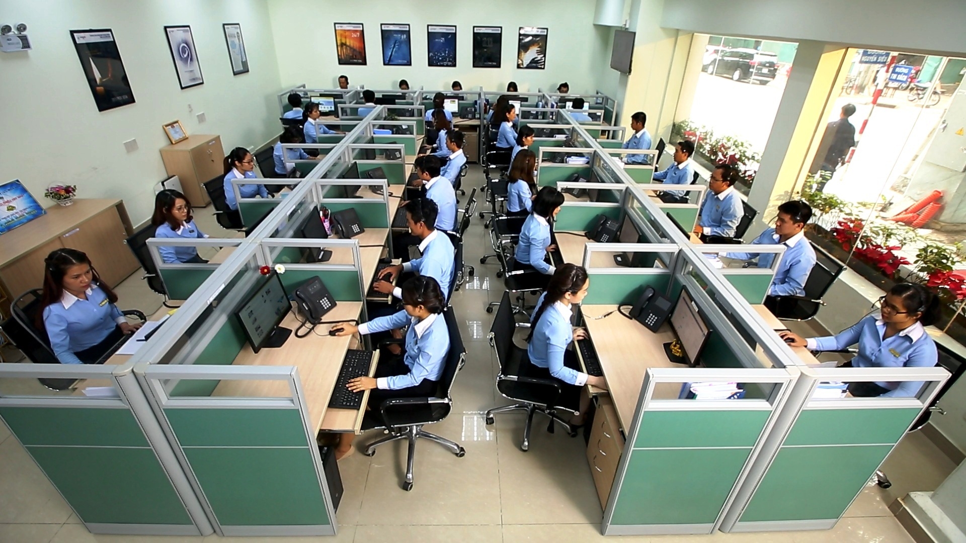 EVNSPC cung cấp 100% các dịch vụ điện theo phương thức giao dịch điện tử EVNSPC cung cấp 100% các dịch vụ điện theo phương thức giao dịch điện tử