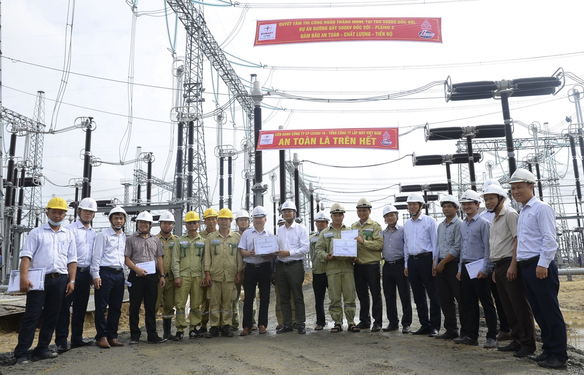 Cổ vũ tinh thần những người thợ vượt gian khó trên công trình Đường dây 500kV mạch 3 Cổ vũ tinh thần những người thợ vượt gian khó trên công trình Đường dây 500kV mạch 3
