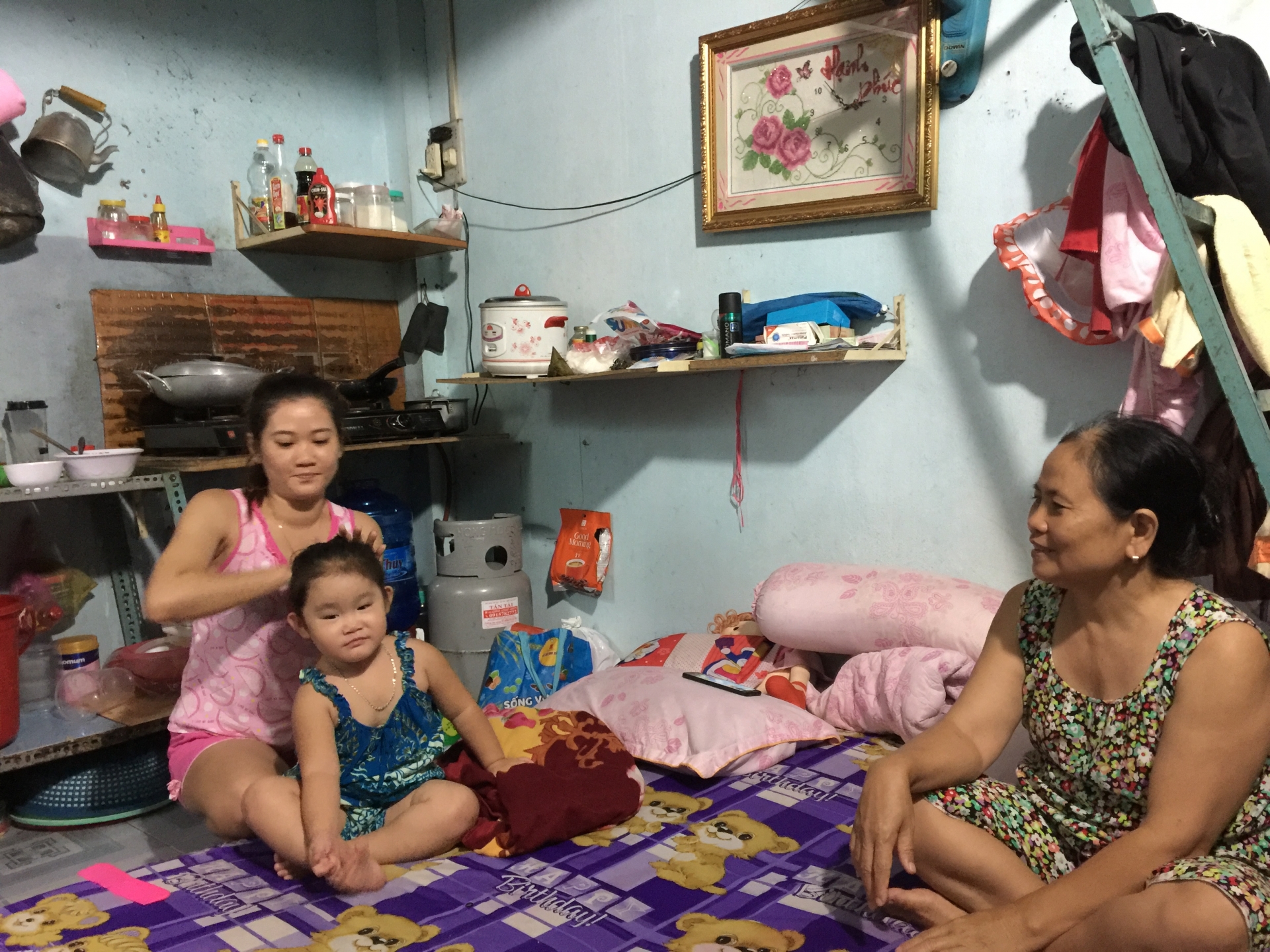 Buồn quá chừng khi 80% công nhân lâu năm ở xóm trọ thân thiết phải về quê vì Covid-19! Buồn quá chừng khi 80% công nhân lâu năm ở xóm trọ thân thiết phải về quê vì Covid-19!