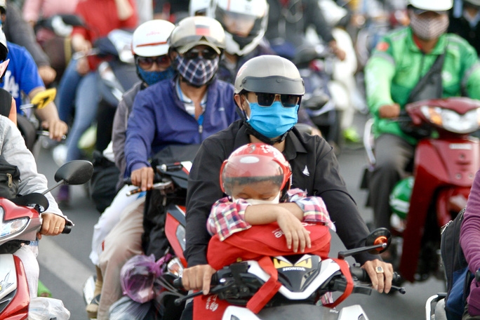 Nghỉ Tết Dương lịch mấy ngày, định về quê mà thấy Covid căng quá, lại thôi! Nghỉ Tết Dương lịch mấy ngày, định về quê mà thấy Covid căng quá, lại thôi!