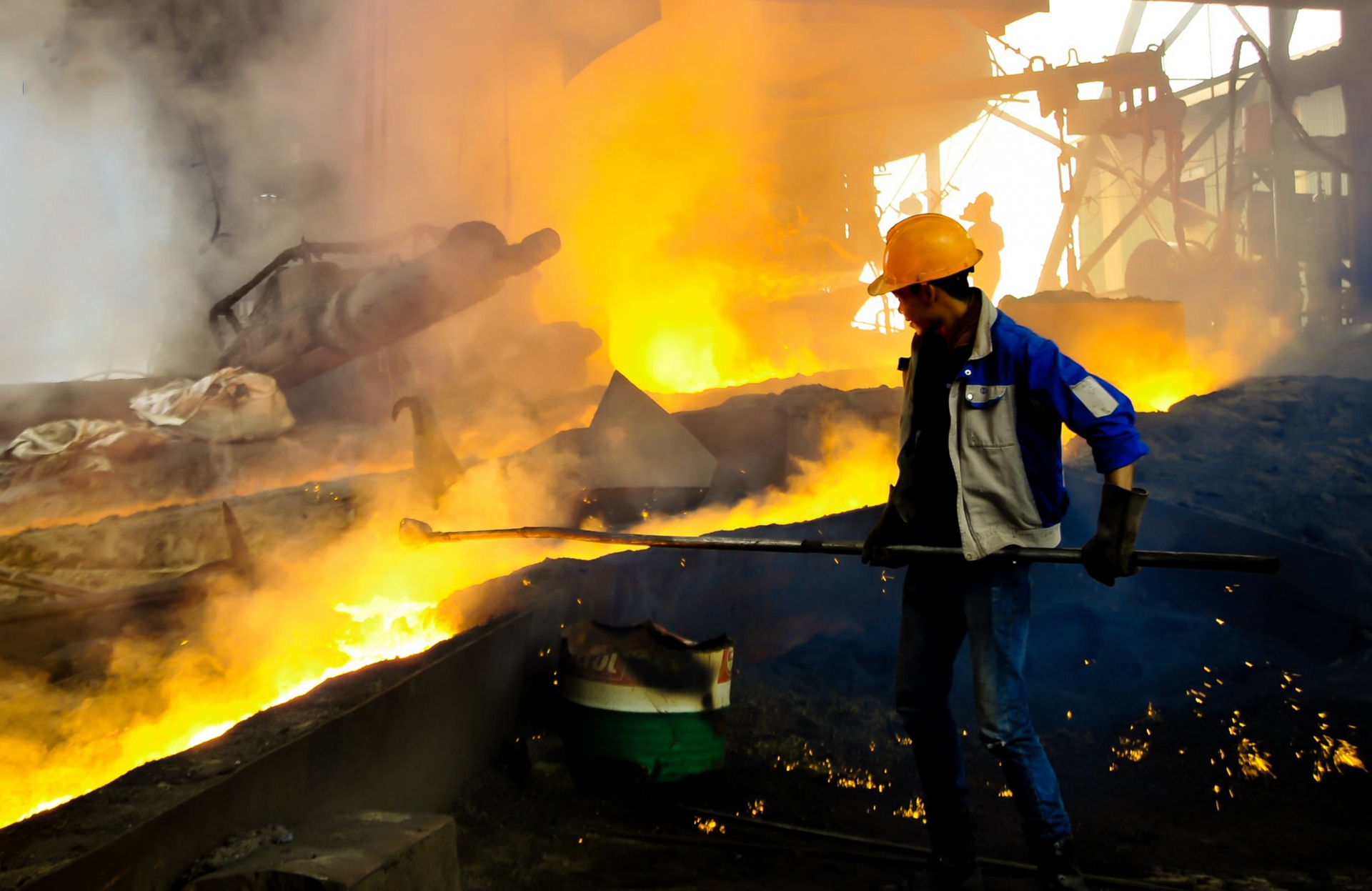 Chấp nhận tăng giờ làm thêm để có thêm chi phí sinh hoạt Chấp nhận tăng giờ làm thêm để có thêm chi phí sinh hoạt