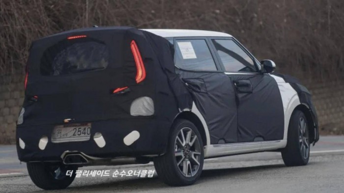 Kia Soul bản nâng cấp chạy thử, đầu xe giống Kia K3 mới Kia Soul bản nâng cấp chạy thử, đầu xe giống Kia K3 mới