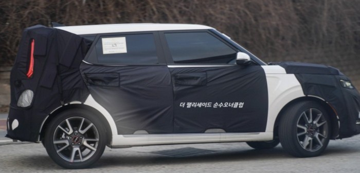 Kia Soul bản nâng cấp chạy thử, đầu xe giống Kia K3 mới Kia Soul bản nâng cấp chạy thử, đầu xe giống Kia K3 mới