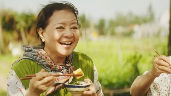 "Mang tiền về cho mẹ, đừng mang ưu phiền về cho mẹ"