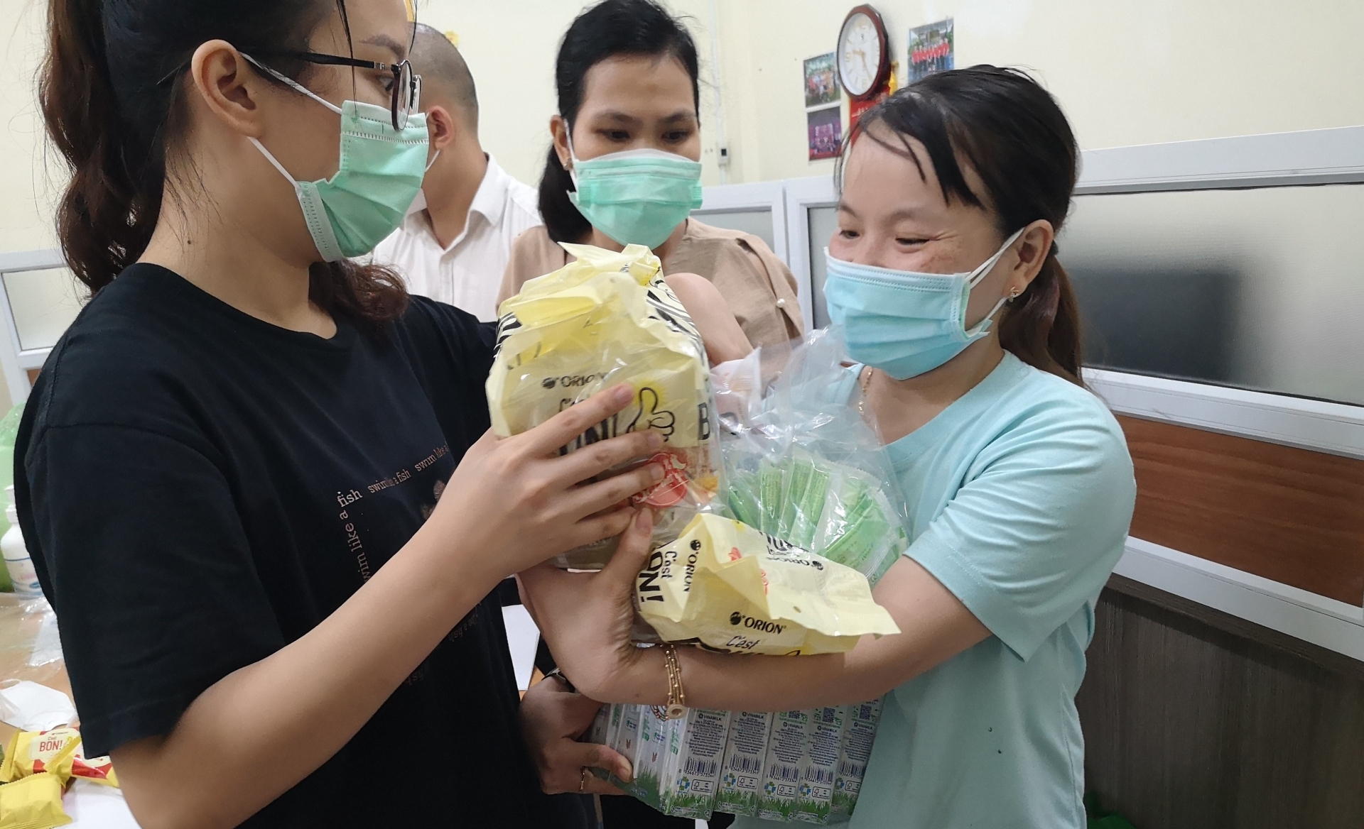 "Túi quà yêu thương" - Sáng tạo trong công tác phòng, chống dịch của Công đoàn KKT Bình Định