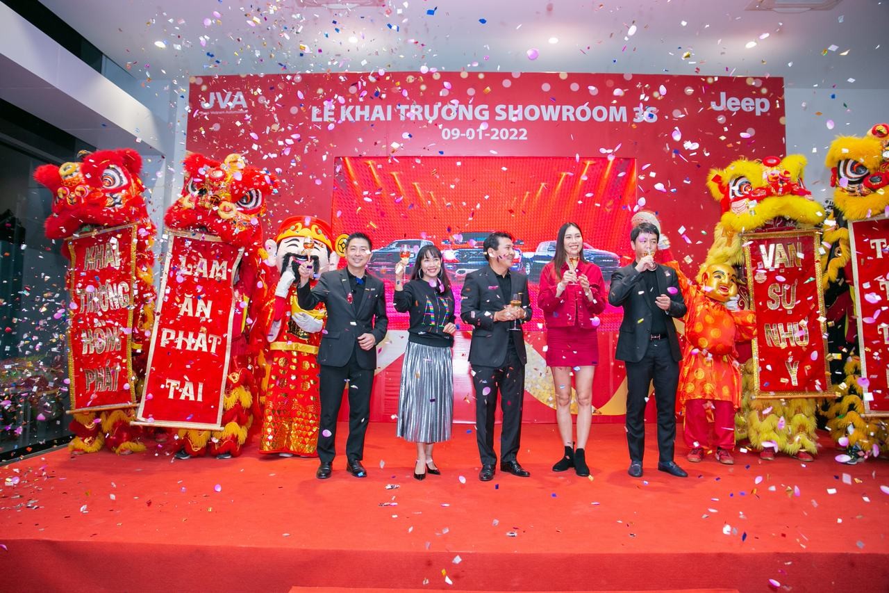 Jeep khai trương showroom 3S lớn nhất Việt Nam