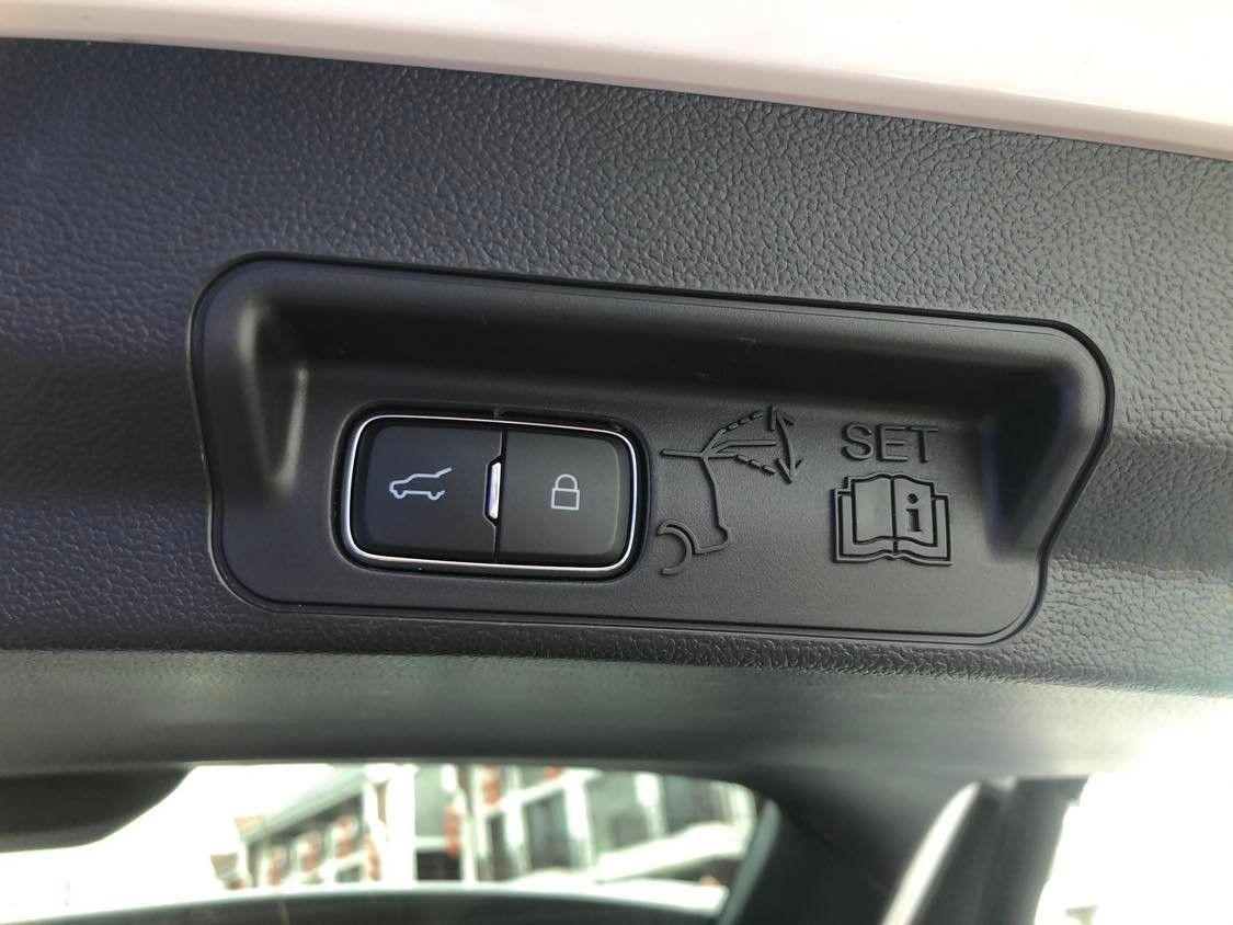 Ford Explorer mới ra mắt, giá 2,366 tỷ đồng