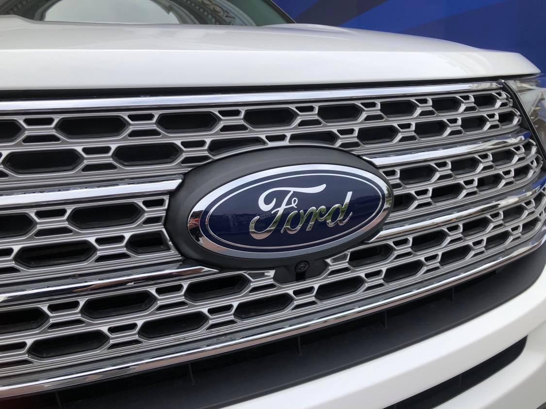 Ford Explorer mới ra mắt, giá 2,366 tỷ đồng