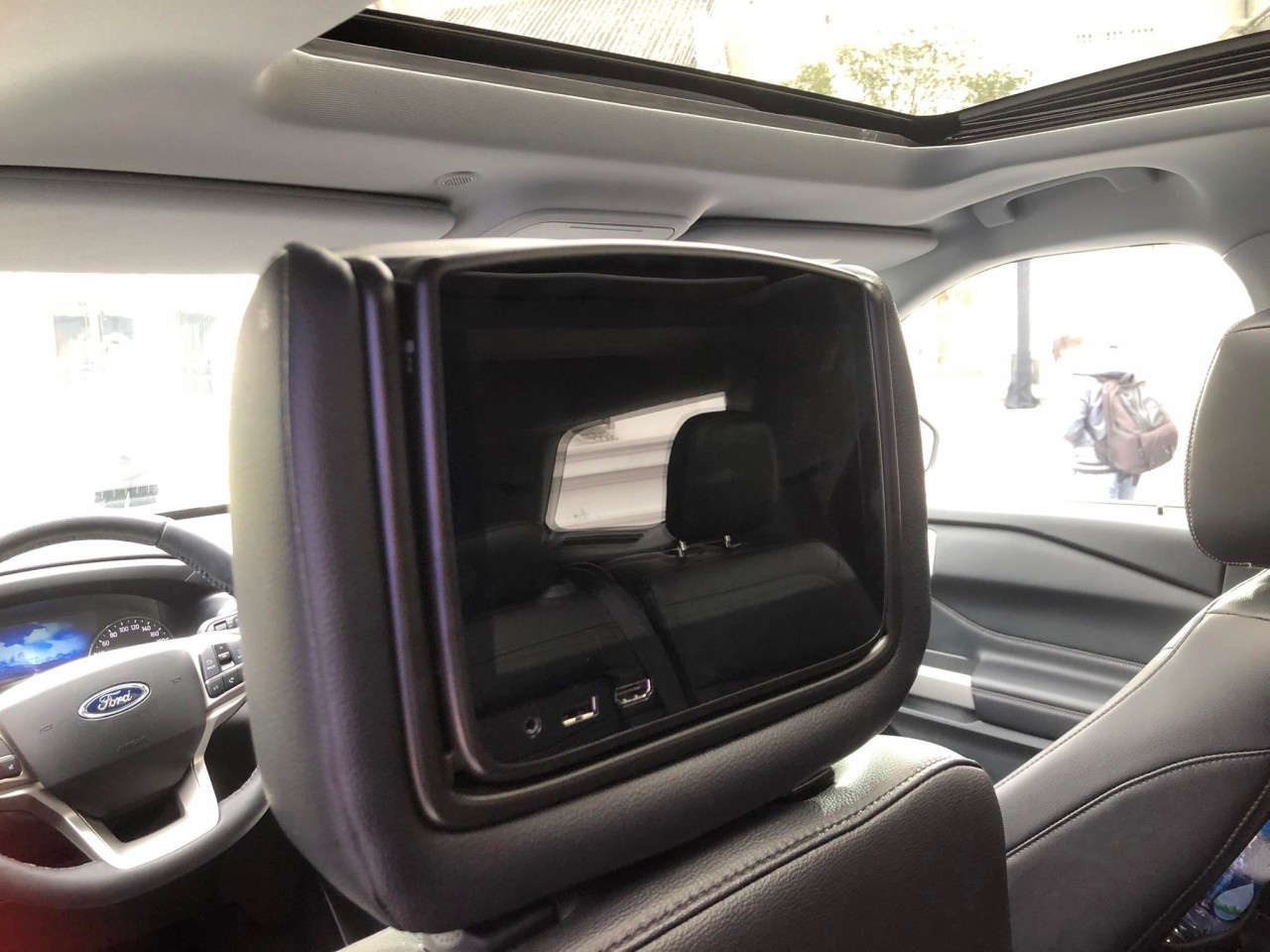 Ford Explorer mới ra mắt, giá 2,366 tỷ đồng