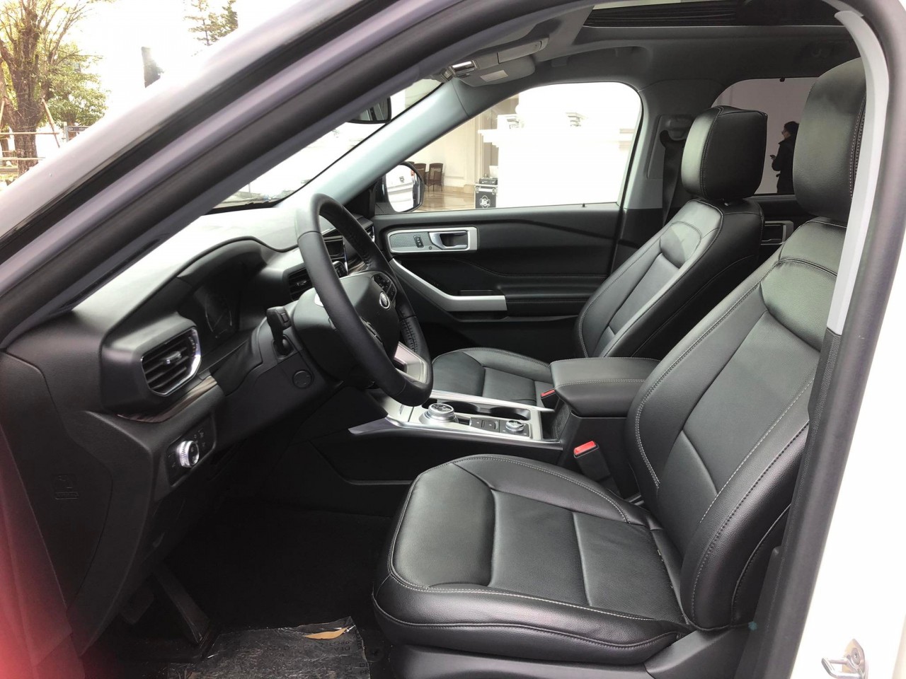 Ford Explorer mới ra mắt, giá 2,366 tỷ đồng