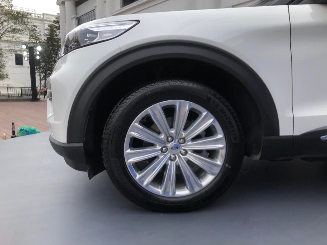 Ford Explorer mới ra mắt, giá 2,366 tỷ đồng