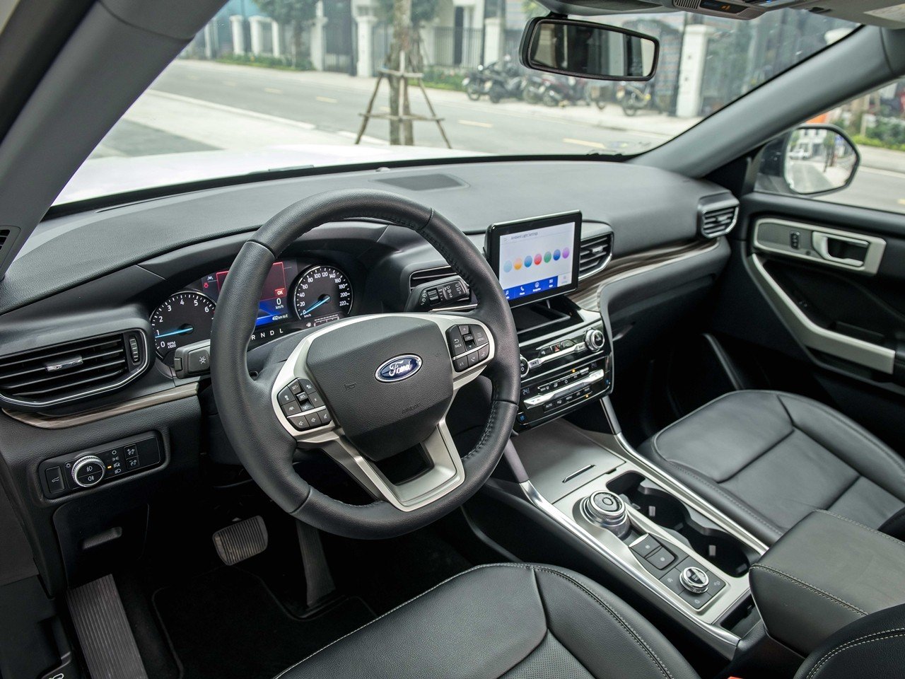 Cận cảnh Ford Explorer 2022 giá 2,366 tỷ tại Việt Nam Cận cảnh Ford Explorer 2022 giá 2,366 tỷ tại Việt Nam