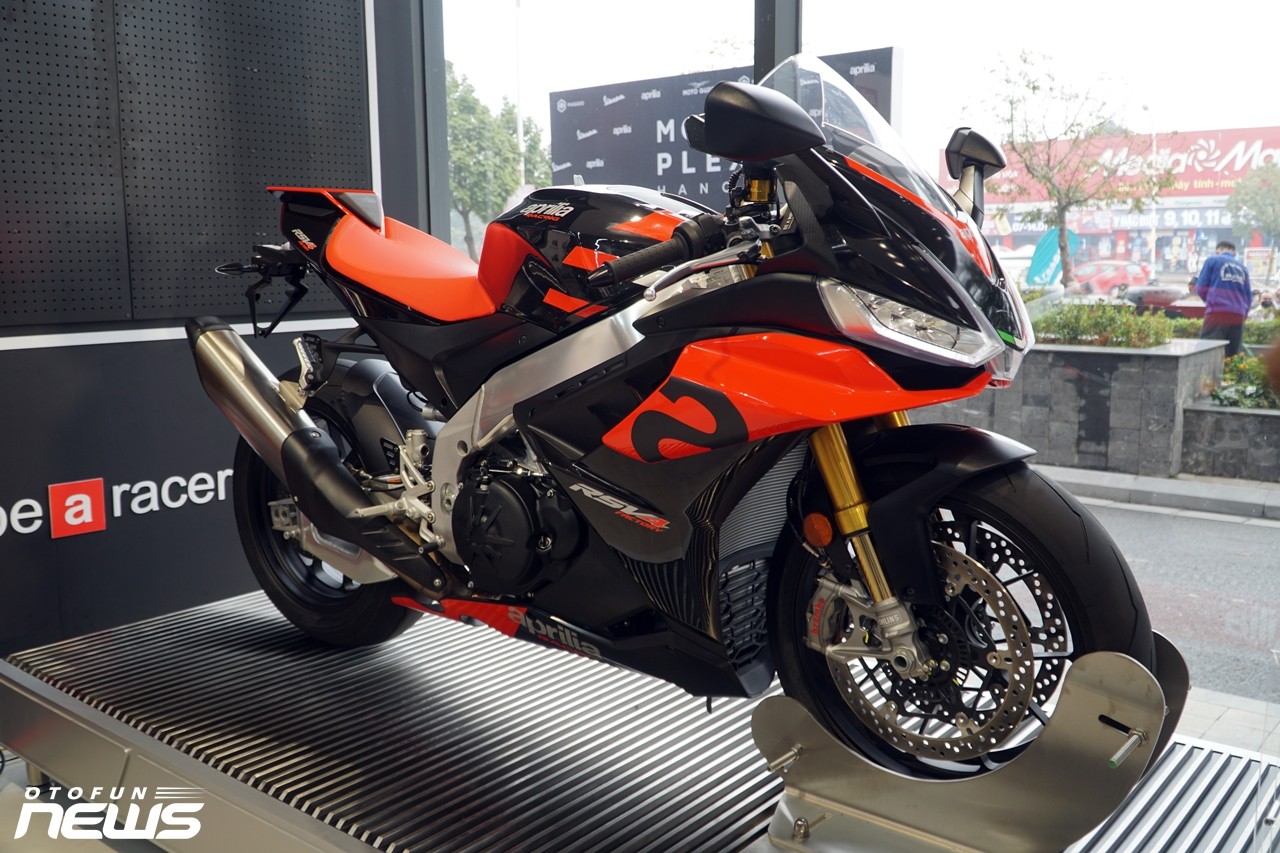 Piaggio khai trương showroom Motoplex đầu tiên tại Hà Nội Piaggio khai trương showroom Motoplex đầu tiên tại Hà Nội