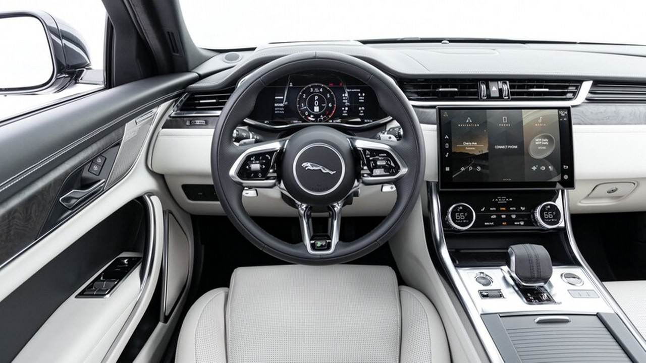 Độc lạ và thu hút với màu sơn British Racing Green trên Jaguar XF mới Độc lạ và thu hút với màu sơn British Racing Green trên Jaguar XF mới