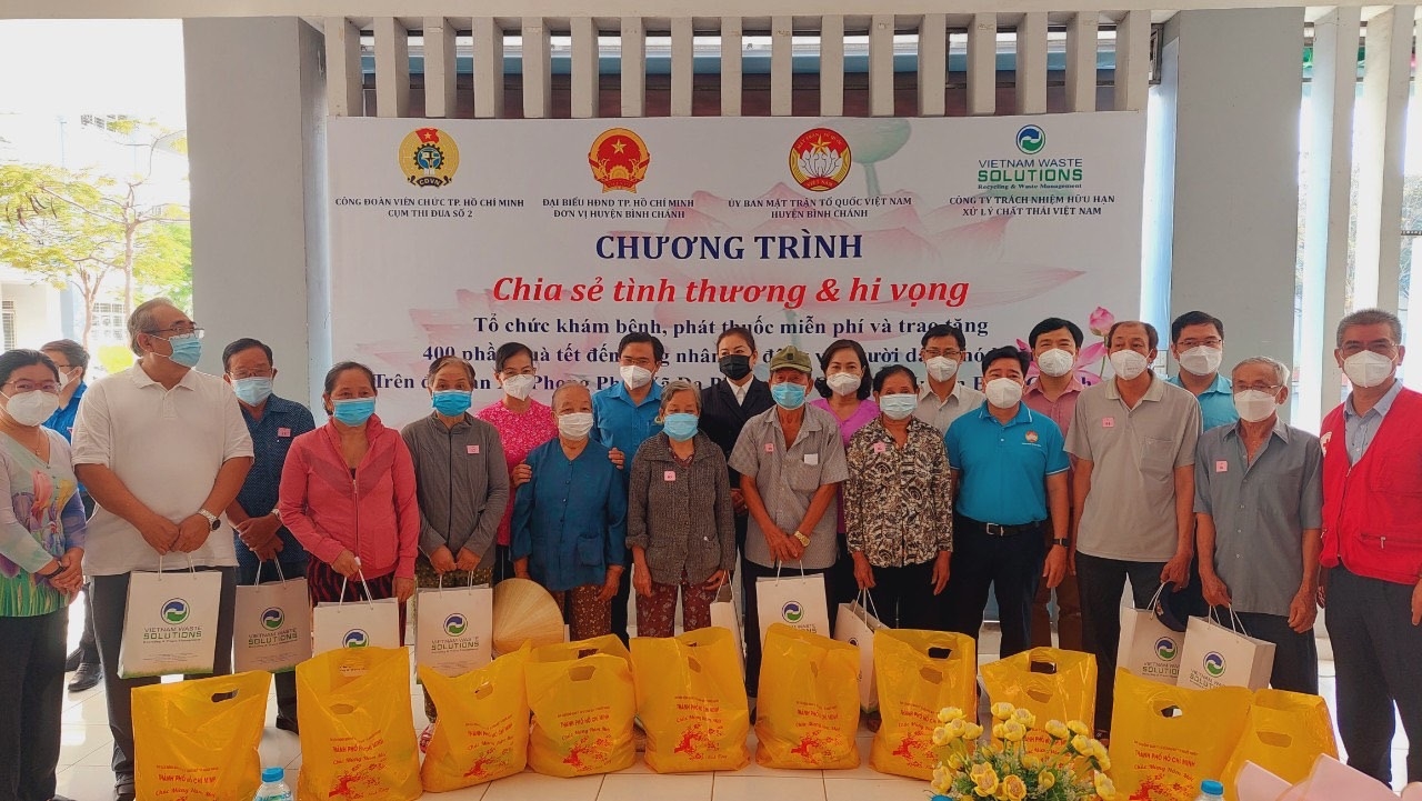 VWS hỗ trợ khám bệnh, tặng quà Tết cho 400 hộ khó khăn ở huyện Bình Chánh VWS hỗ trợ khám bệnh, tặng quà Tết cho 400 hộ khó khăn ở huyện Bình Chánh