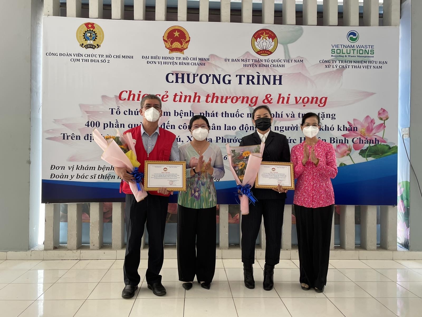 VWS hỗ trợ khám bệnh, tặng quà Tết cho 400 hộ khó khăn ở huyện Bình Chánh VWS hỗ trợ khám bệnh, tặng quà Tết cho 400 hộ khó khăn ở huyện Bình Chánh