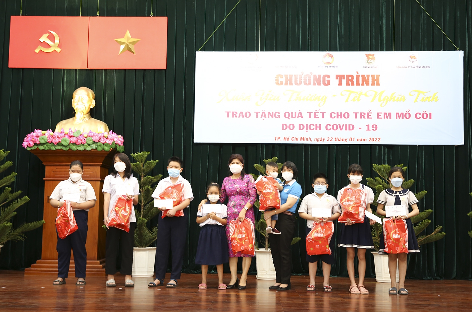 Tổng Công ty Tân Cảng Sài Gòn chung sức lo Tết cho trẻ em mồ côi vì Covid-19 Tổng Công ty Tân Cảng Sài Gòn chung sức lo Tết cho trẻ em mồ côi vì Covid-19