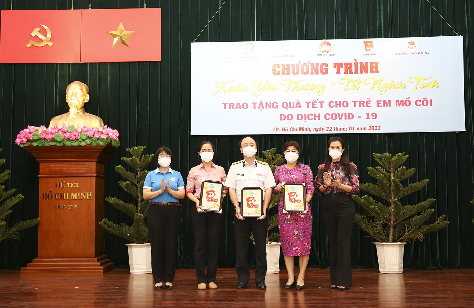 Tổng Công ty Tân Cảng Sài Gòn chung sức lo Tết cho trẻ em mồ côi vì Covid-19 Tổng Công ty Tân Cảng Sài Gòn chung sức lo Tết cho trẻ em mồ côi vì Covid-19