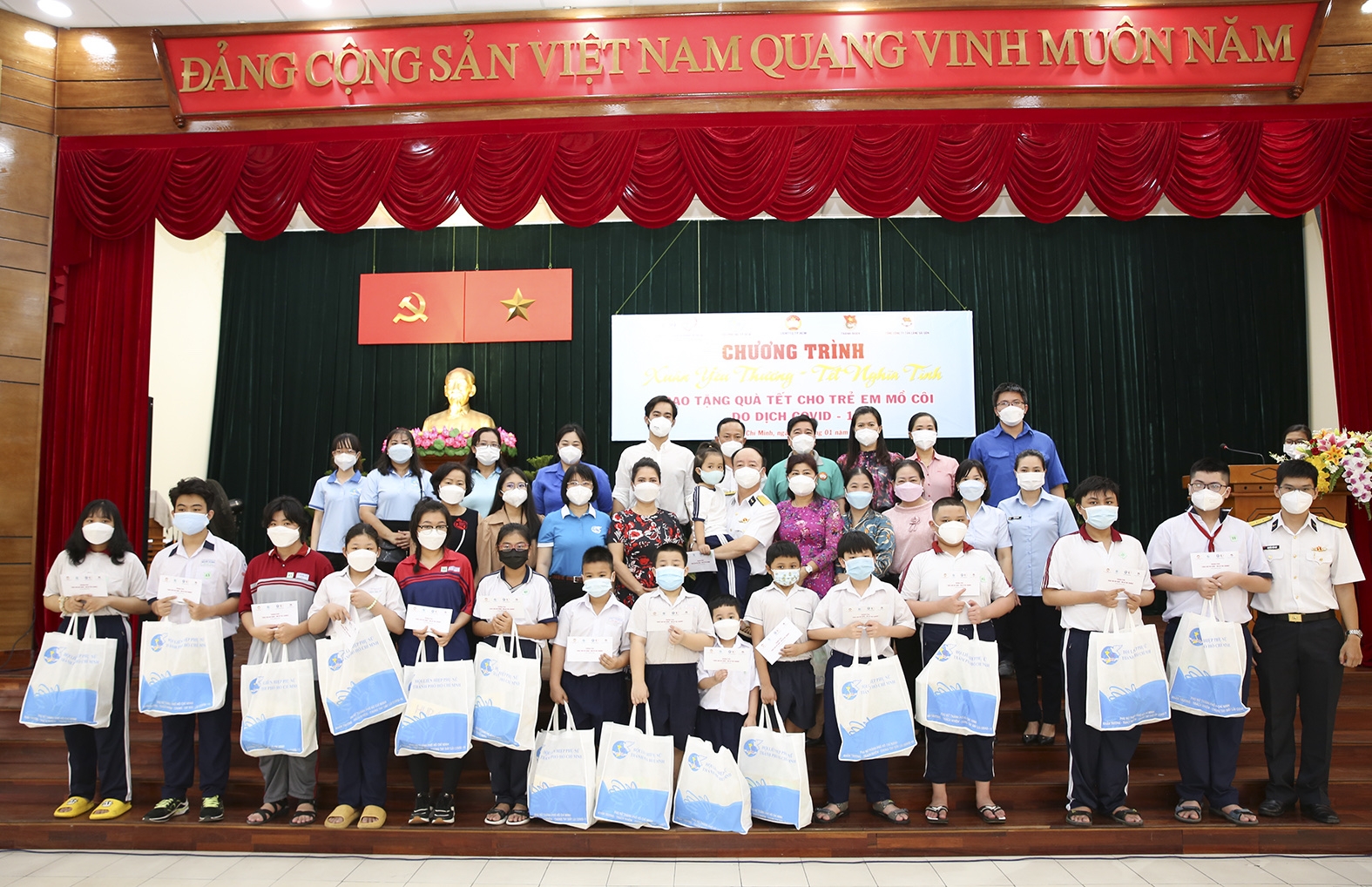 Tổng Công ty Tân Cảng Sài Gòn chung sức lo Tết cho trẻ em mồ côi vì Covid-19 Tổng Công ty Tân Cảng Sài Gòn chung sức lo Tết cho trẻ em mồ côi vì Covid-19