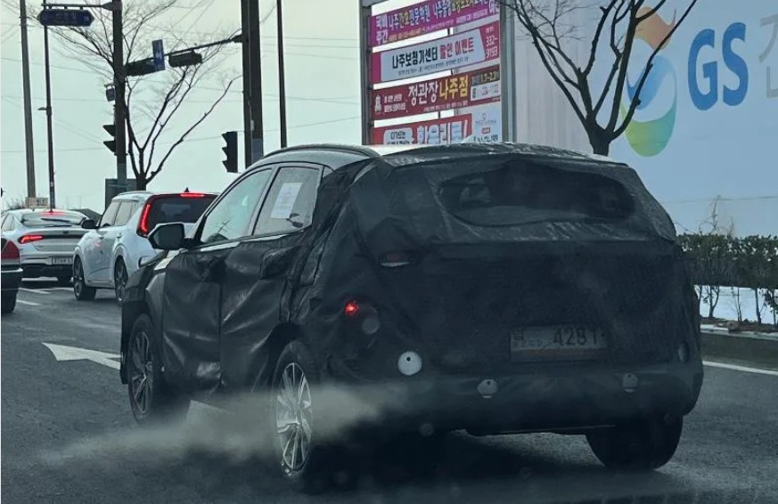 Hyundai Kona thế hệ mới lần đầu lộ diện Hyundai Kona thế hệ mới lần đầu lộ diện