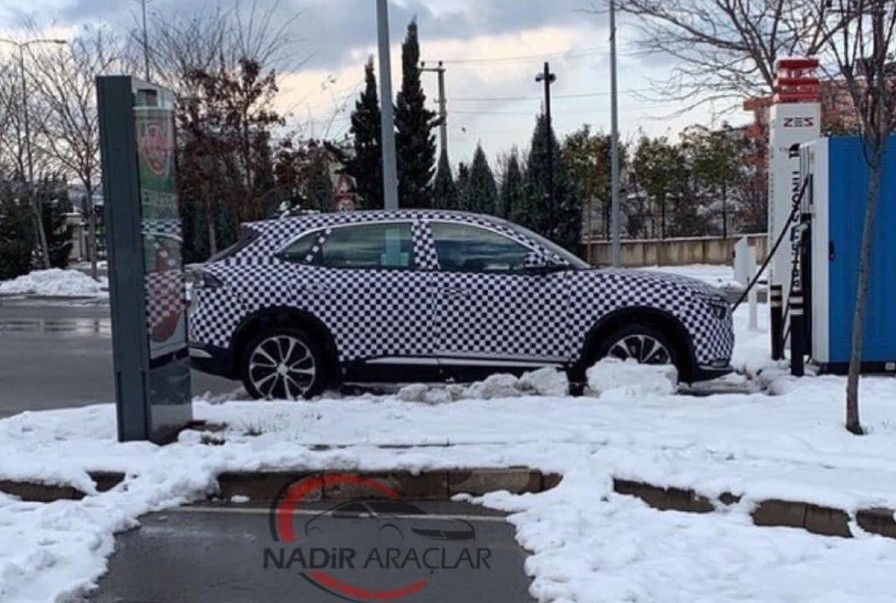 Chạy thử nghiệm trong băng tuyết, VinFast VF8 đập tan nghi ngờ của báo chí châu Âu