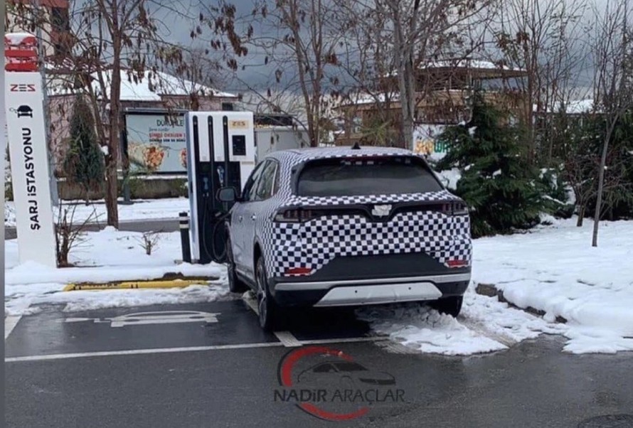 Chạy thử nghiệm trong băng tuyết, VinFast VF8 đập tan nghi ngờ của báo chí châu Âu