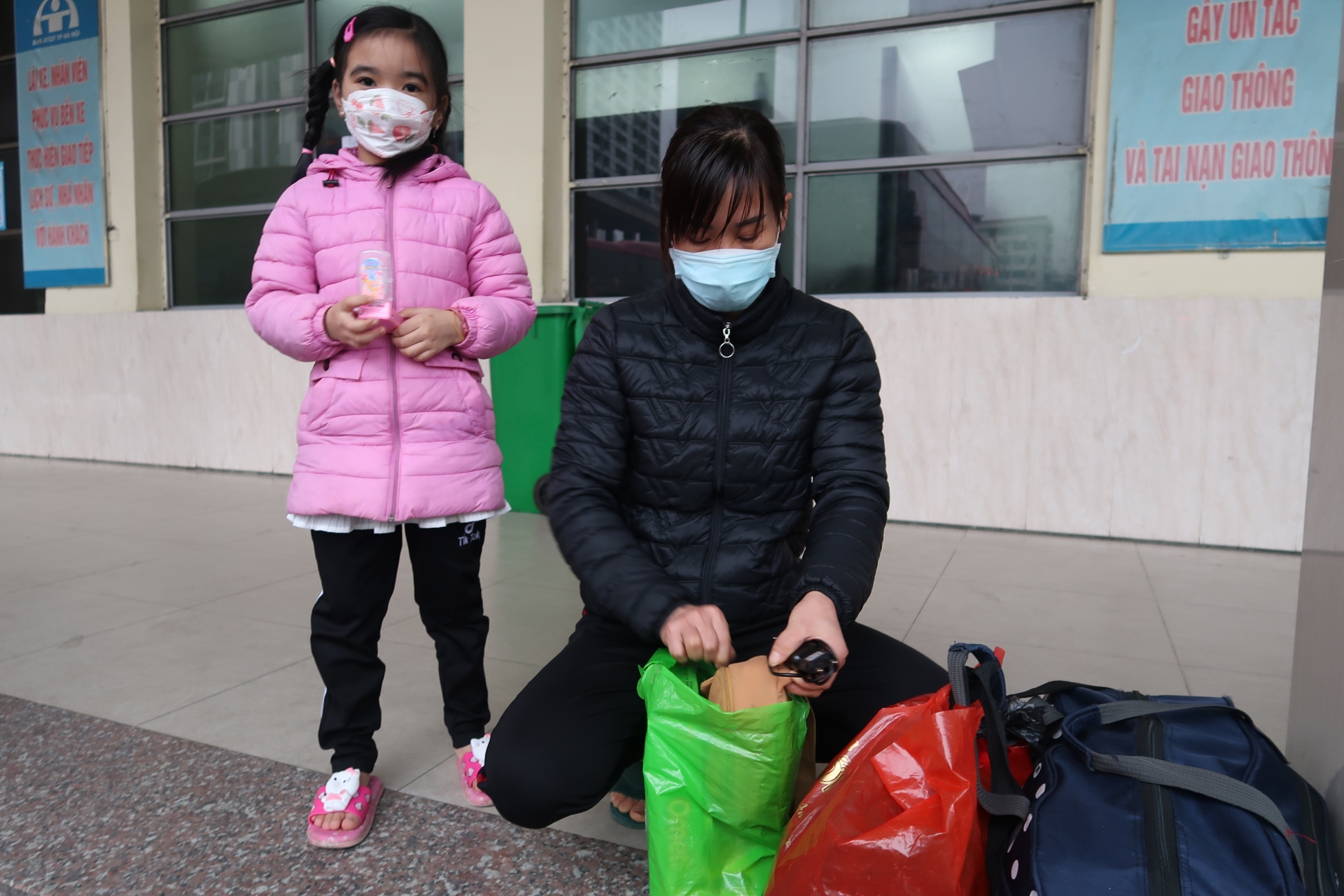 Bị giữ tiền lương, công nhân về quê đón Tết trong lo lắng Bị giữ tiền lương, công nhân về quê đón Tết trong lo lắng