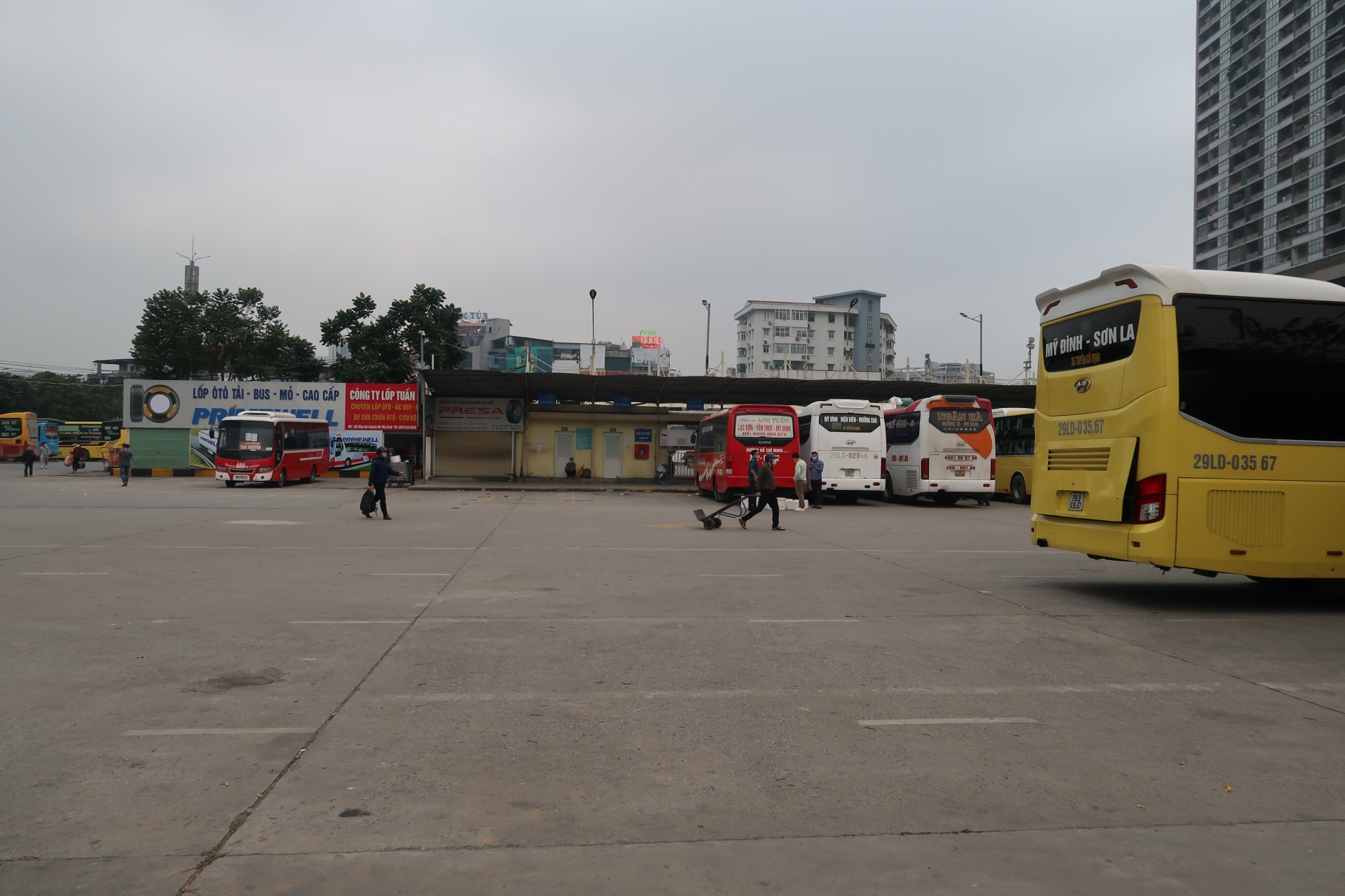 Bị giữ tiền lương, công nhân về quê đón Tết trong lo lắng Bị giữ tiền lương, công nhân về quê đón Tết trong lo lắng